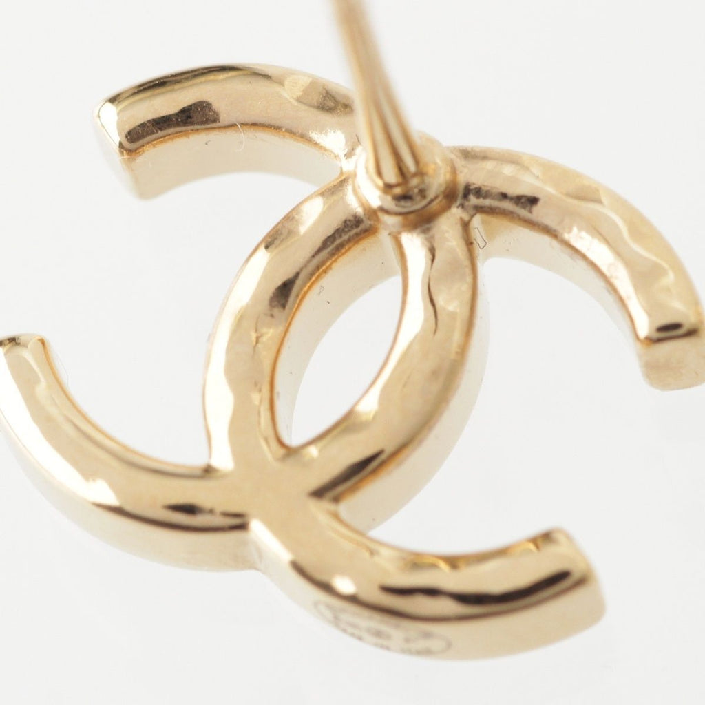 Chanel CC Logo Earrings Gold — view 6
