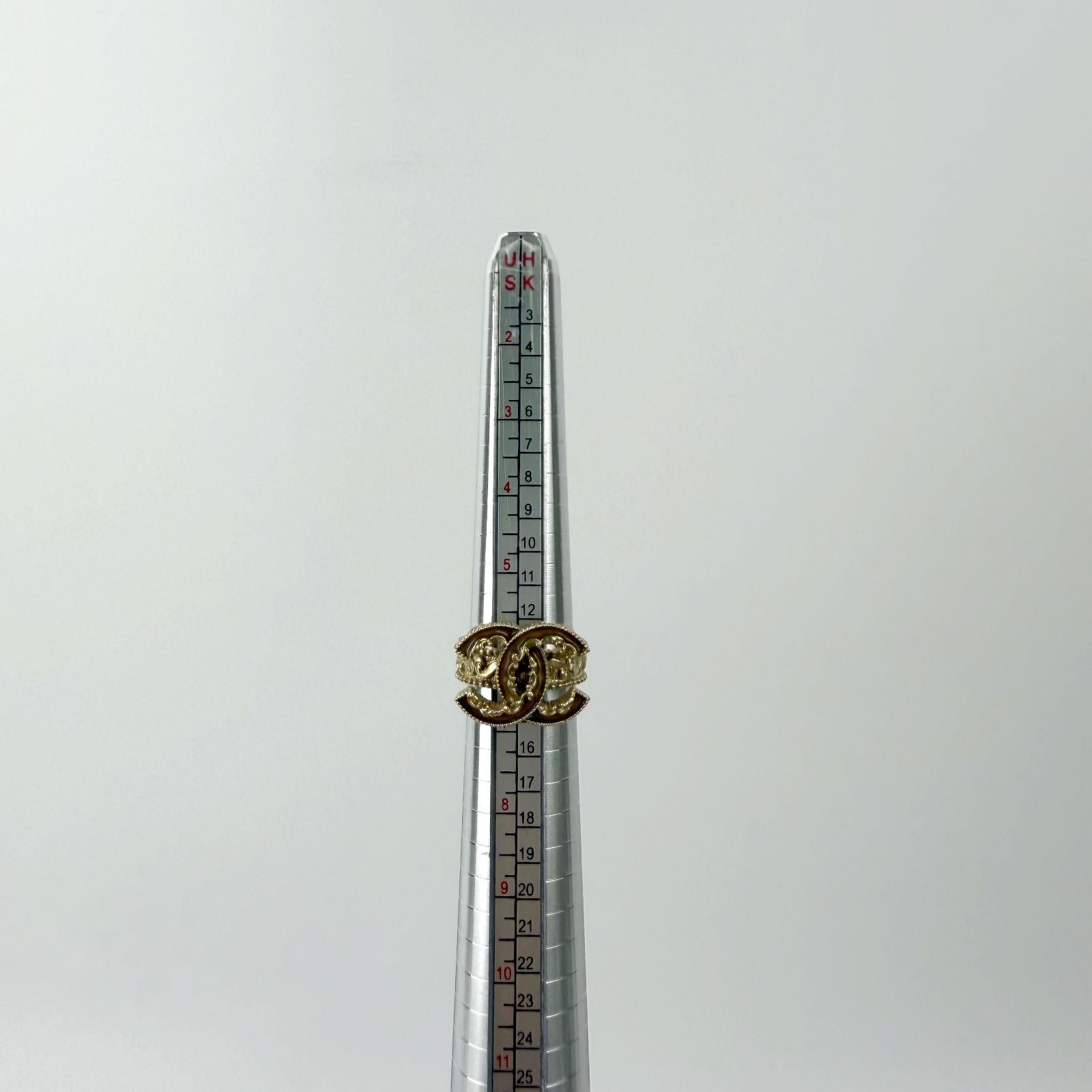 Chanel CC Logo Ornament Wide Ring 13c Gold Plated 13c Vintage — view 7