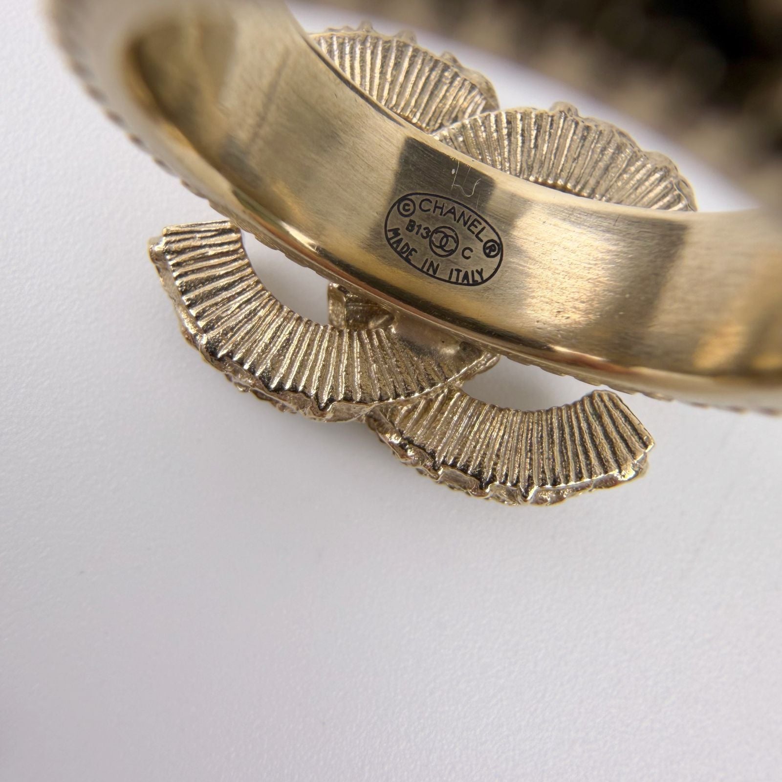 Chanel CC Logo Ornament Wide Ring 13c Gold Plated 13c Vintage — view 6