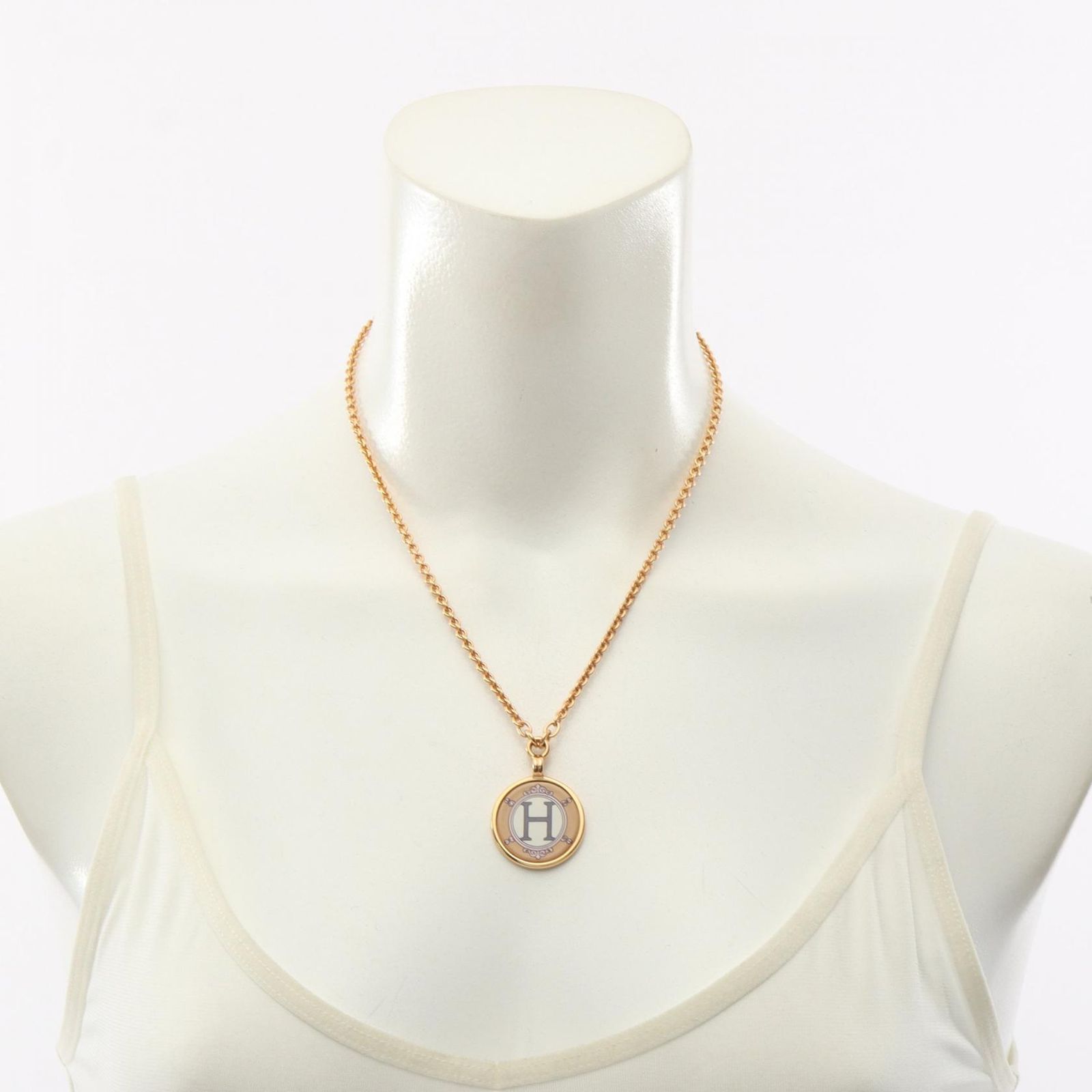 Hermes Necklace Medaille Blason Gold — view 6