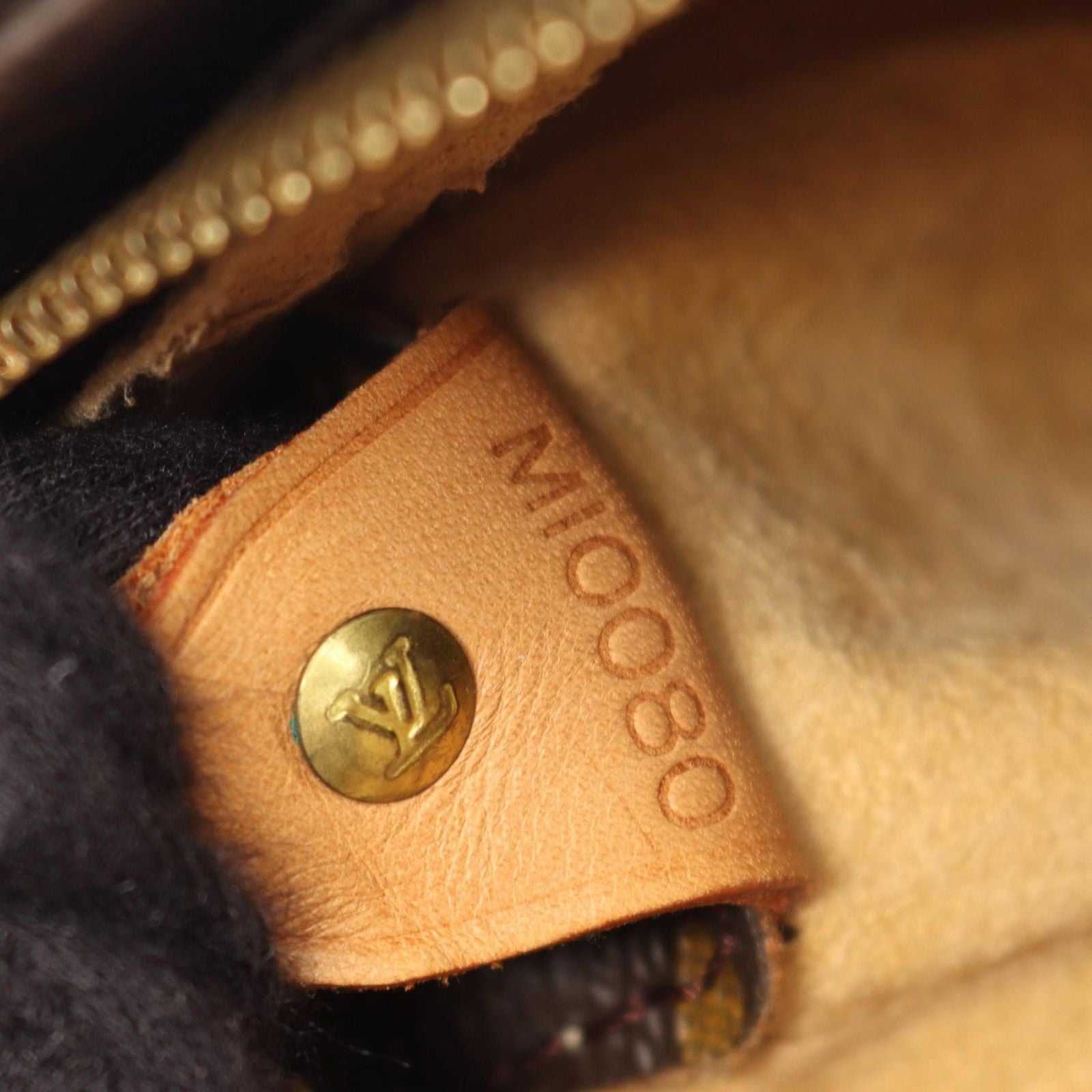 Louis Vuitton Shoulder Bag Looping GM Monogram Canvas Leather — view 5