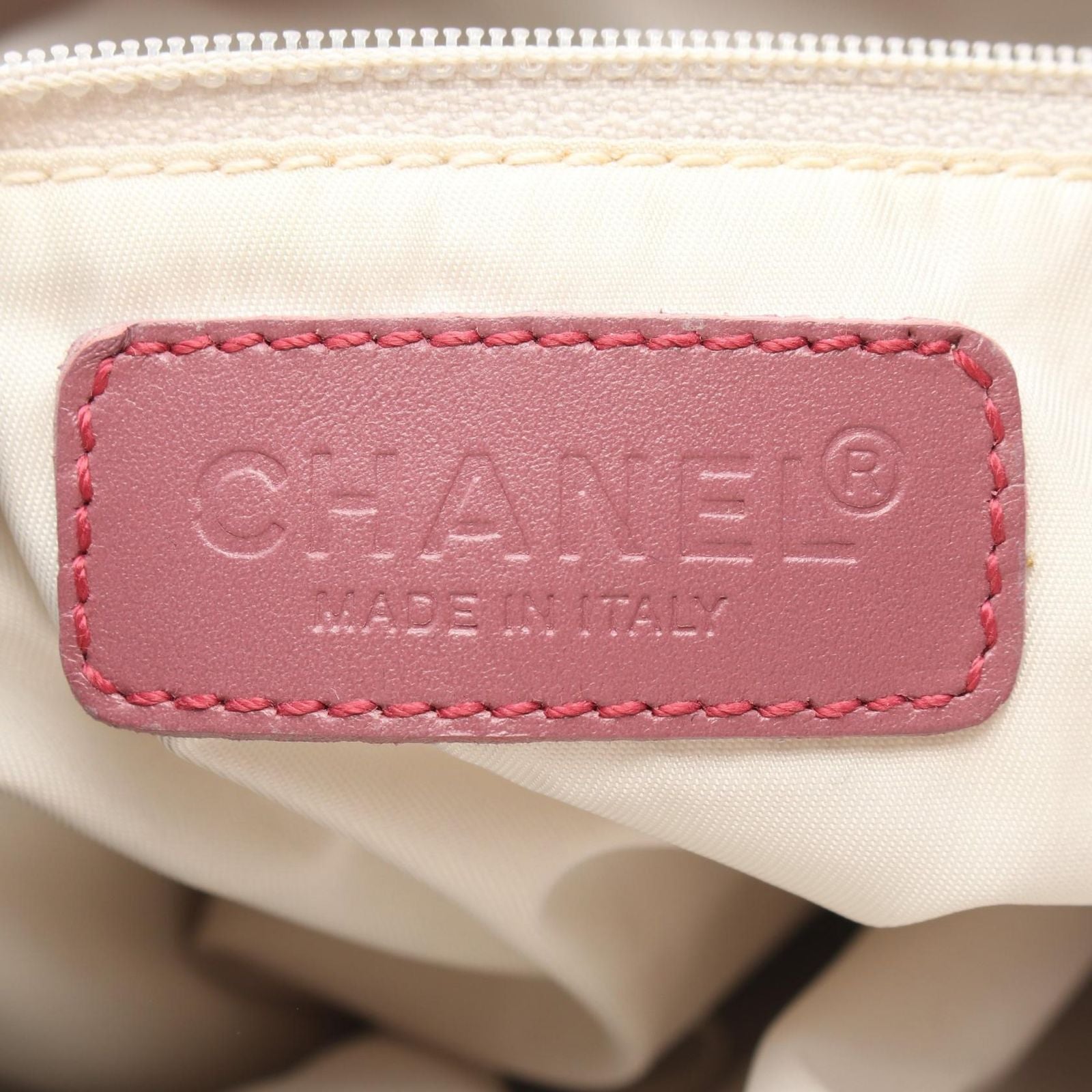 Chanel Tote New Travel Line GM Pink Leather New GM — view 4