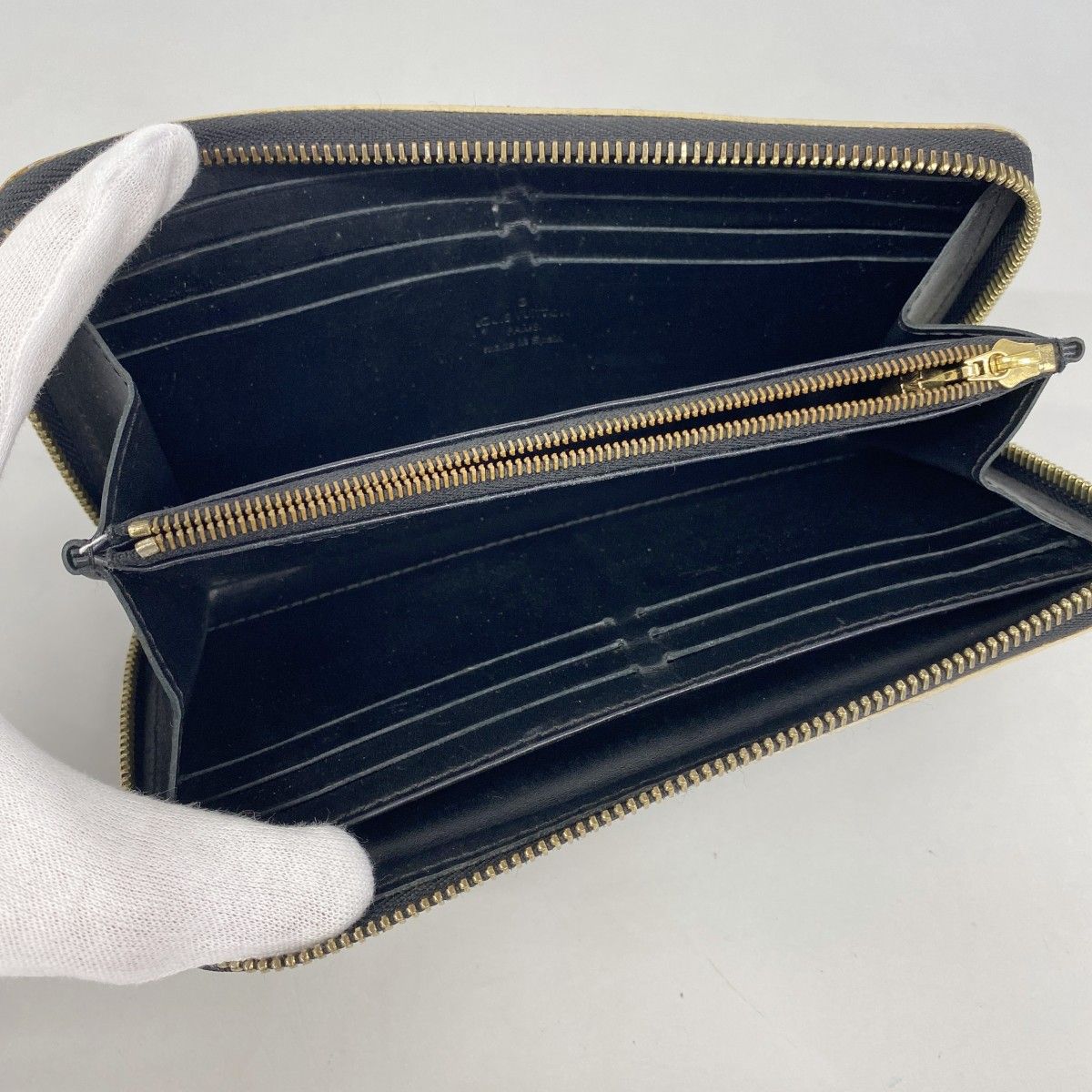 Louis Vuitton Wallet Suhali Zippy Noir — view 3