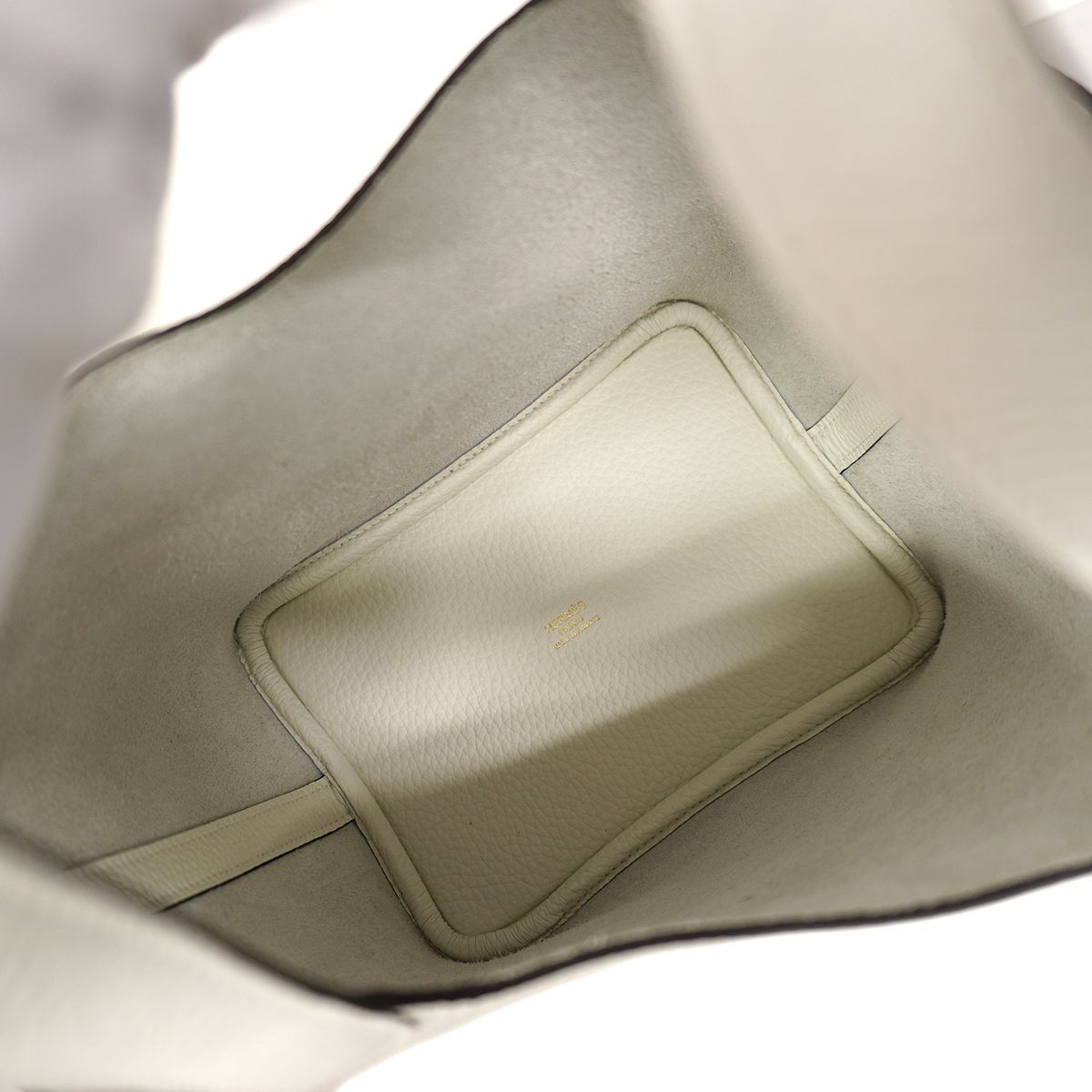 Hermes Handbag Picotin Lock PM Taurillon Clemence White Gold — view 4