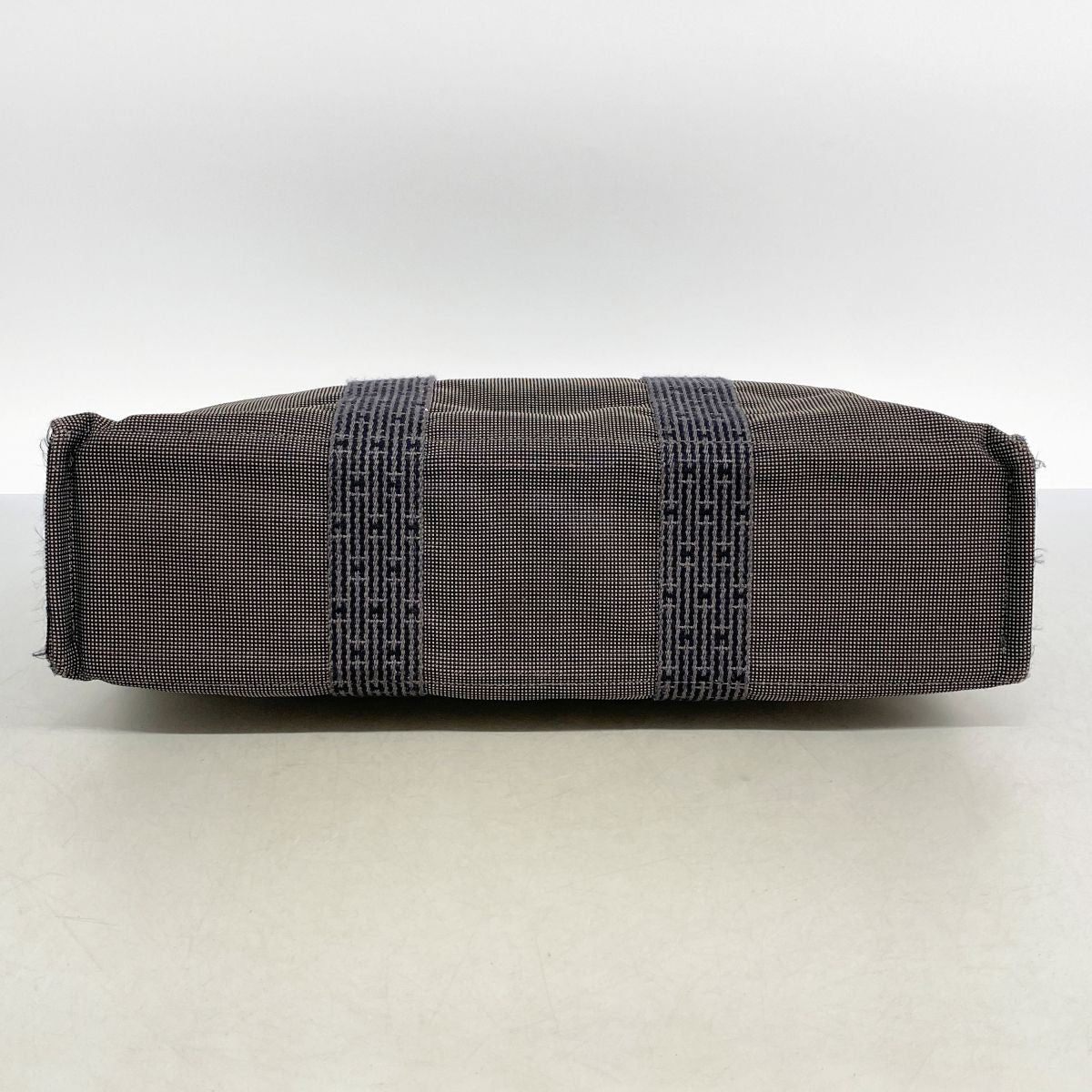 Hermes Tote Her Line Canvas Gray Silver — view 3