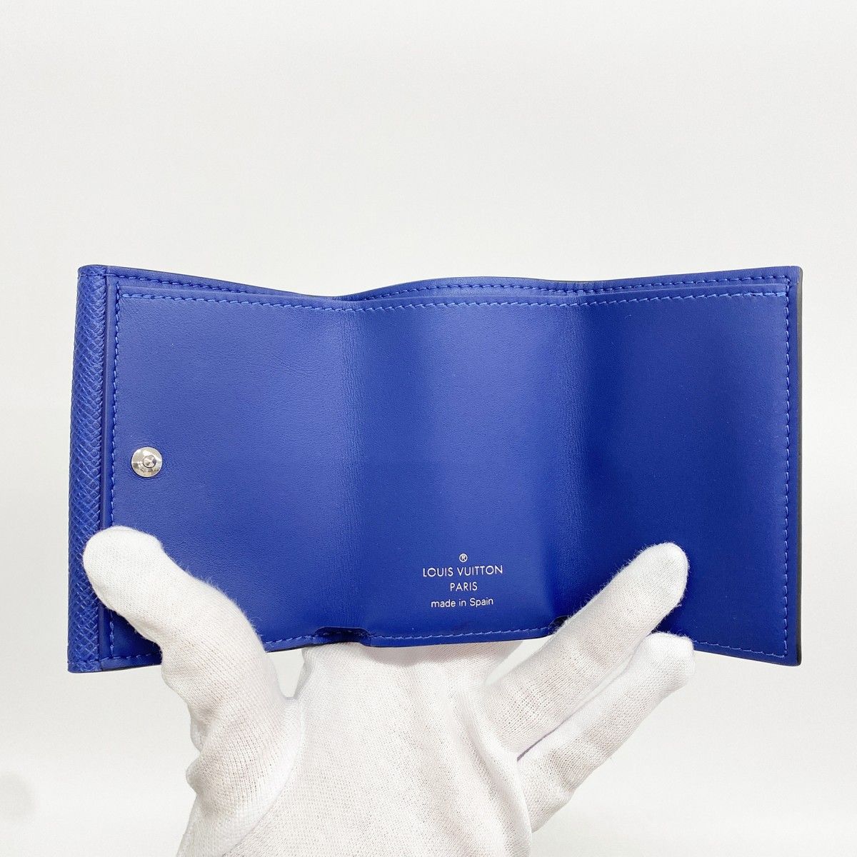 Louis Vuitton Trifold Wallet Taigarama Discovery Compact Cobalt — view 3