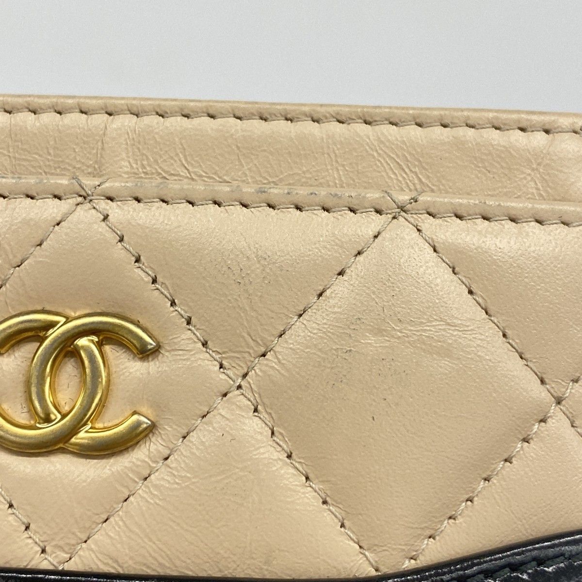 Chanel Card Case Gabrielle Lambskin Leather Black Beige Gold — view 7