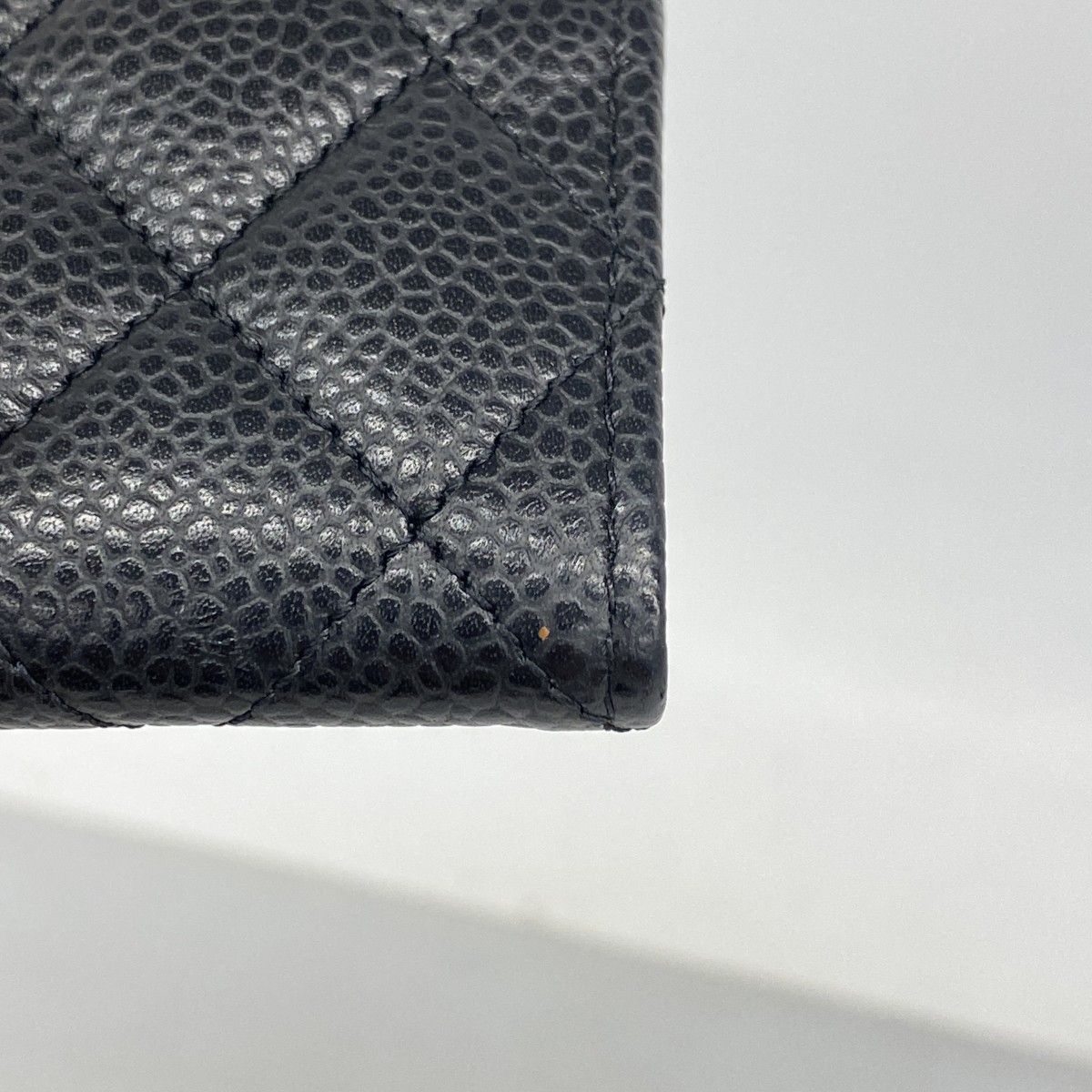 Chanel Card Case Quilted Caviar Leather Black Gold — view 5