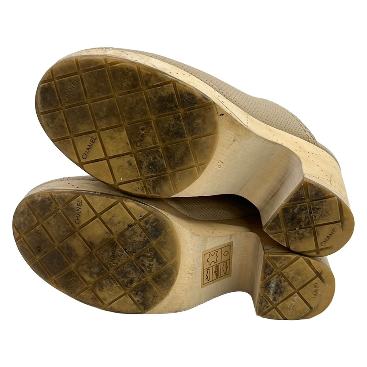 Chanel Mules 37 Beige CC Logo Perforated Sabot Leather — view 4