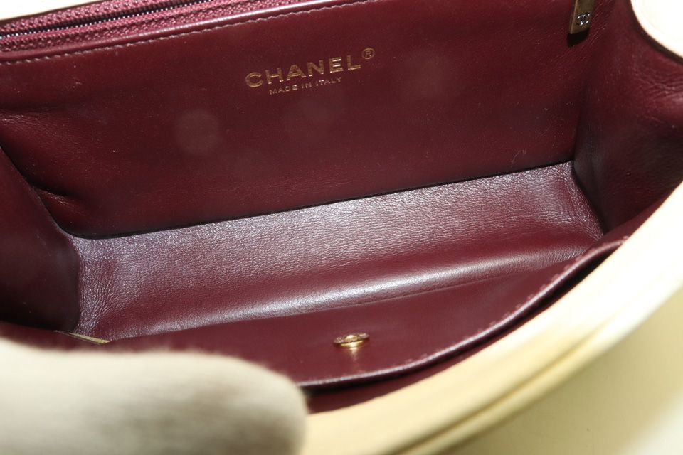 Chanel V-stitch Gold Leather Chain Shoulder — view 7