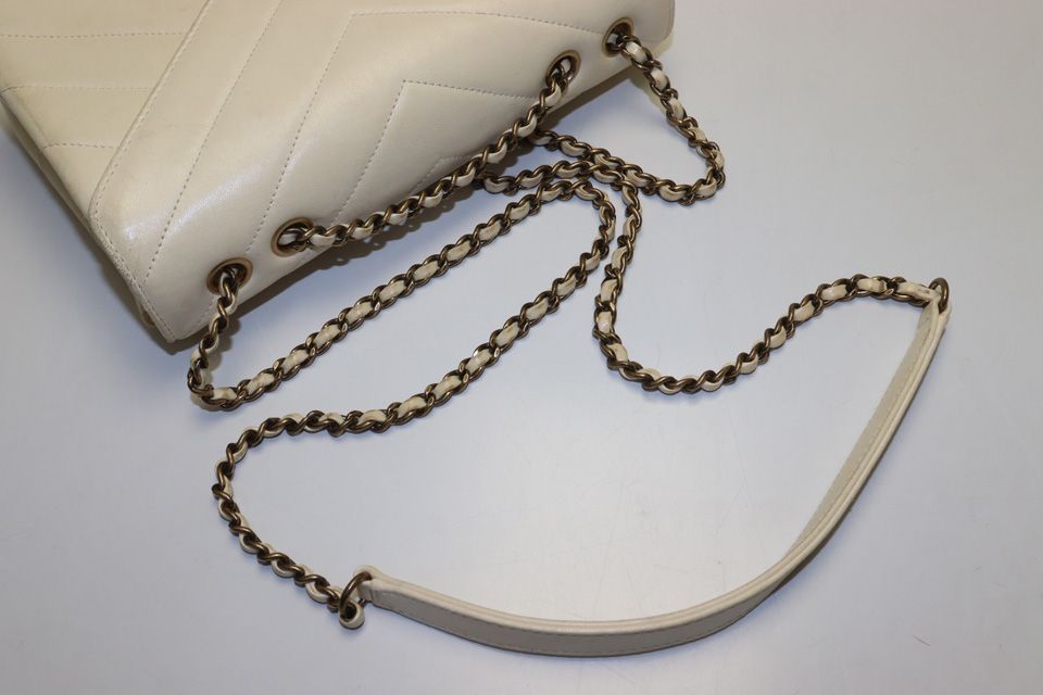 Chanel V-stitch Gold Leather Chain Shoulder — view 6