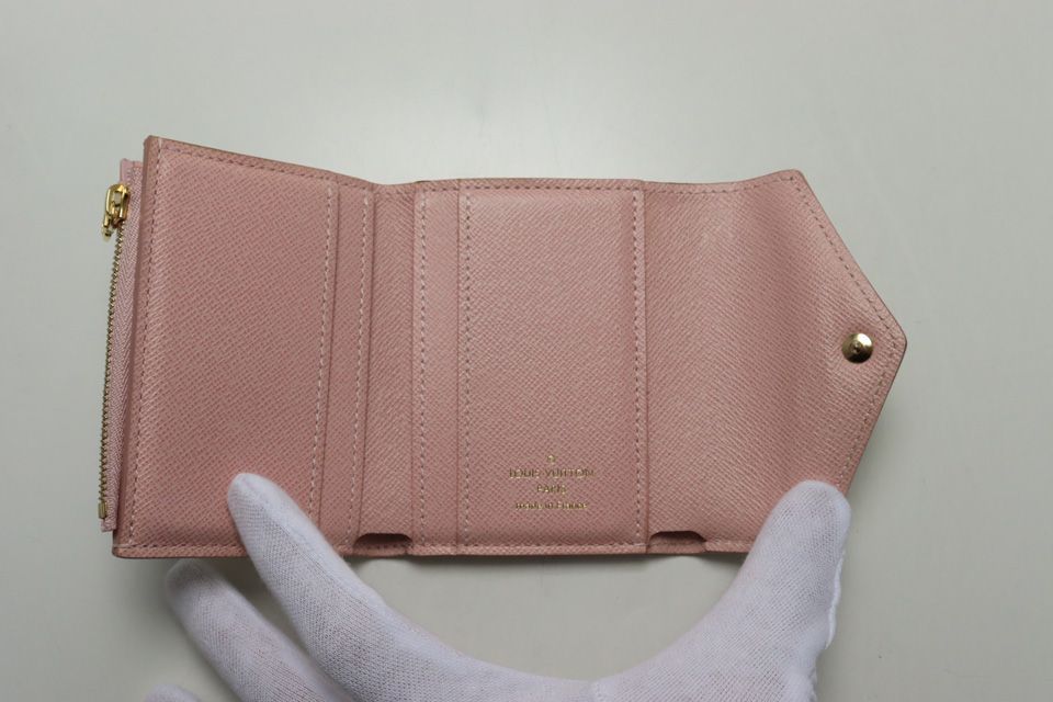Louis Vuitton Damier Azur Zoe Leather Trifold Wallet — view 4