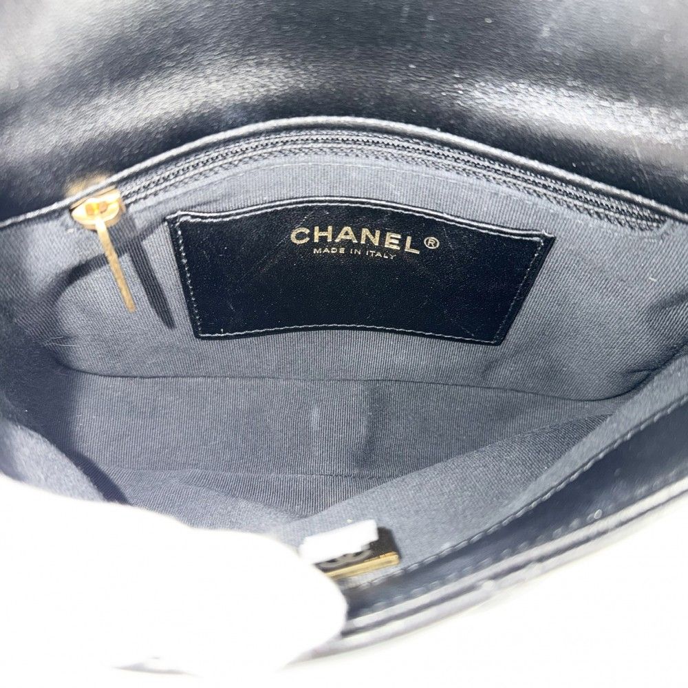 Chanel Shoulder Bag Quilted CC Logo Chain Leather Black Gold — view 4