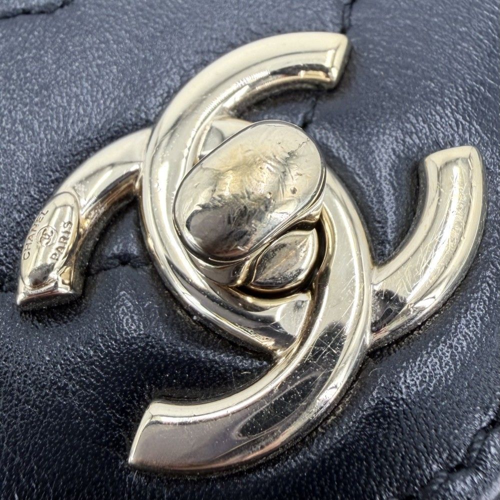Chanel Shoulder Bag Chez Blanc Stitch CC Logo Bag Crossbody Leather Black Gold — view 8