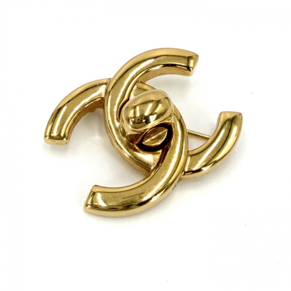 Chanel Brooch CC Logo Turnlock — view 3