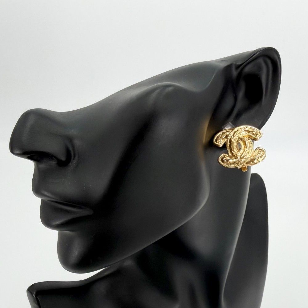 Chanel Earrings CC Logo Quilted Vintage Gold Plated — view 2