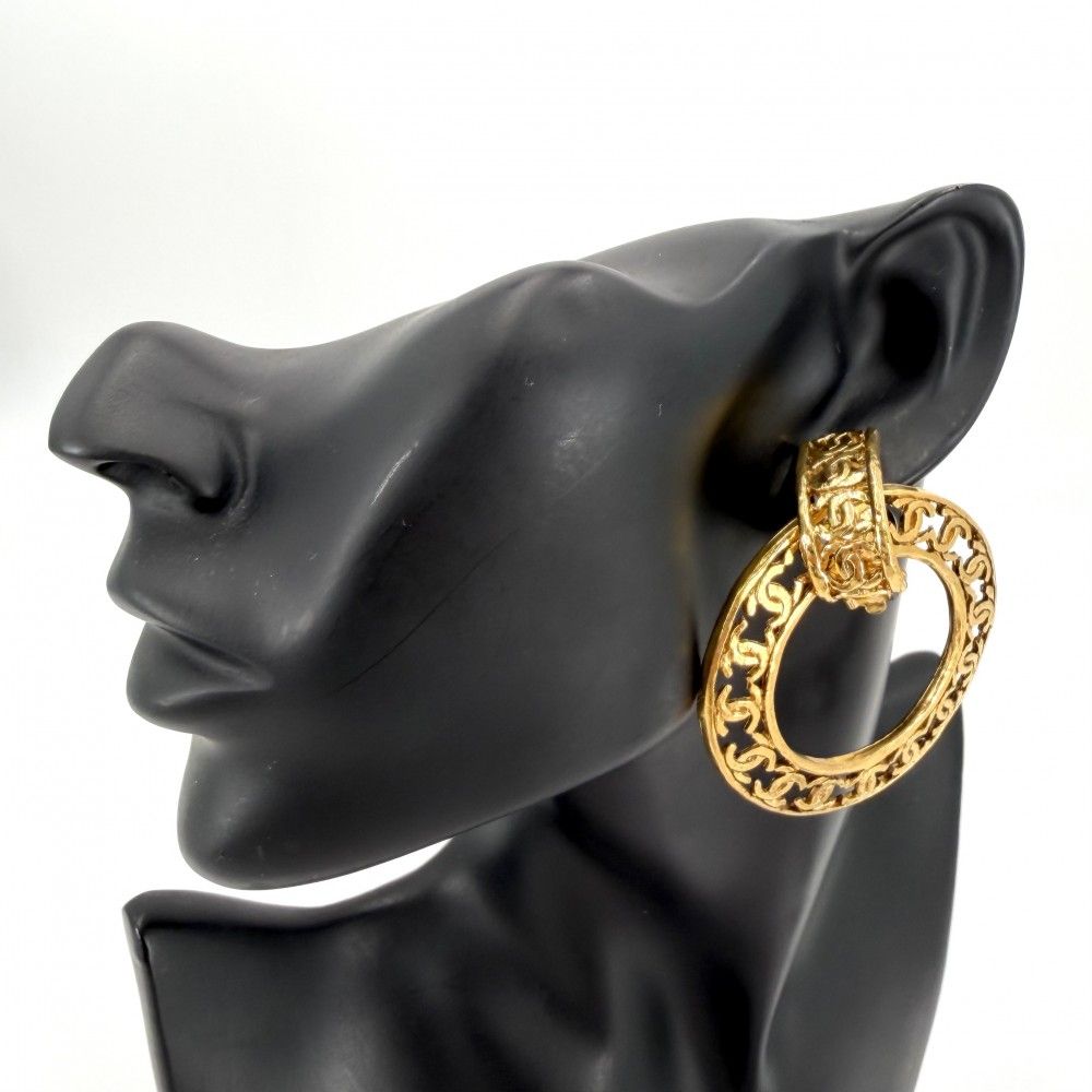Chanel Earrings CC Logo Vintage Round 2 5 Gold — view 2