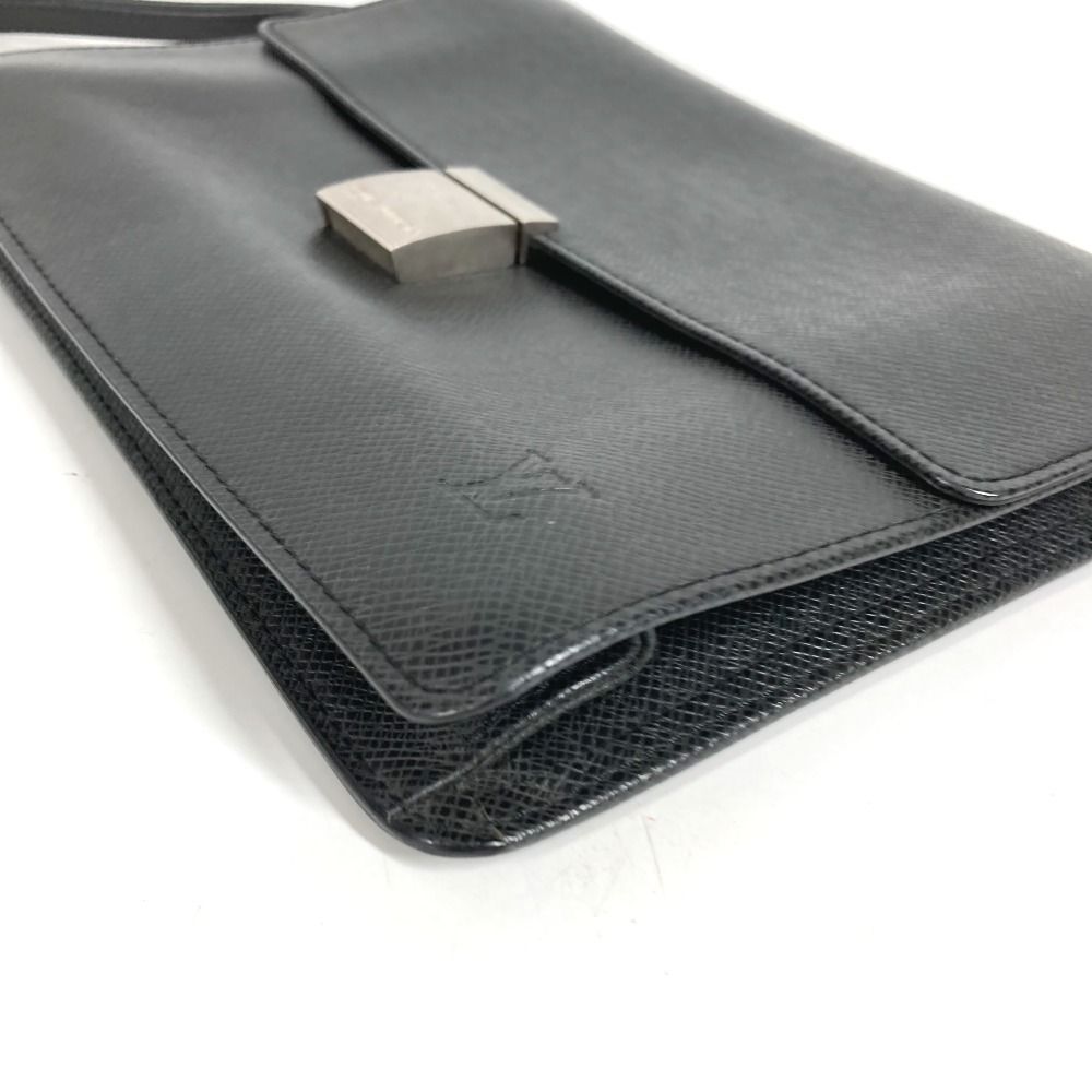 Louis Vuitton Second Bag Selenga Taiga Leather Ardoise Black — view 4