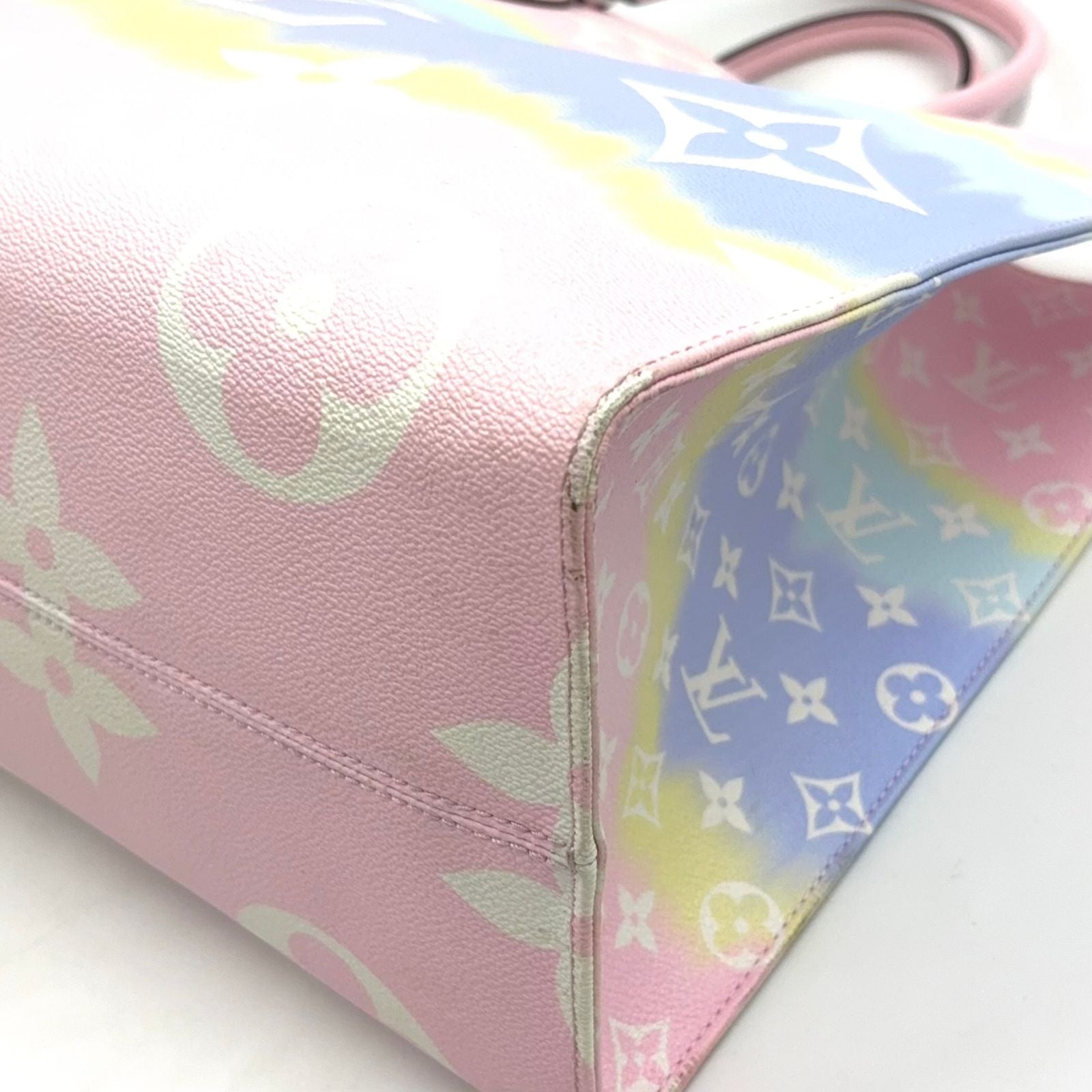 Louis Vuitton LV Escal On The Go GM Monogram Giant Leather Multicolor Light — view 6