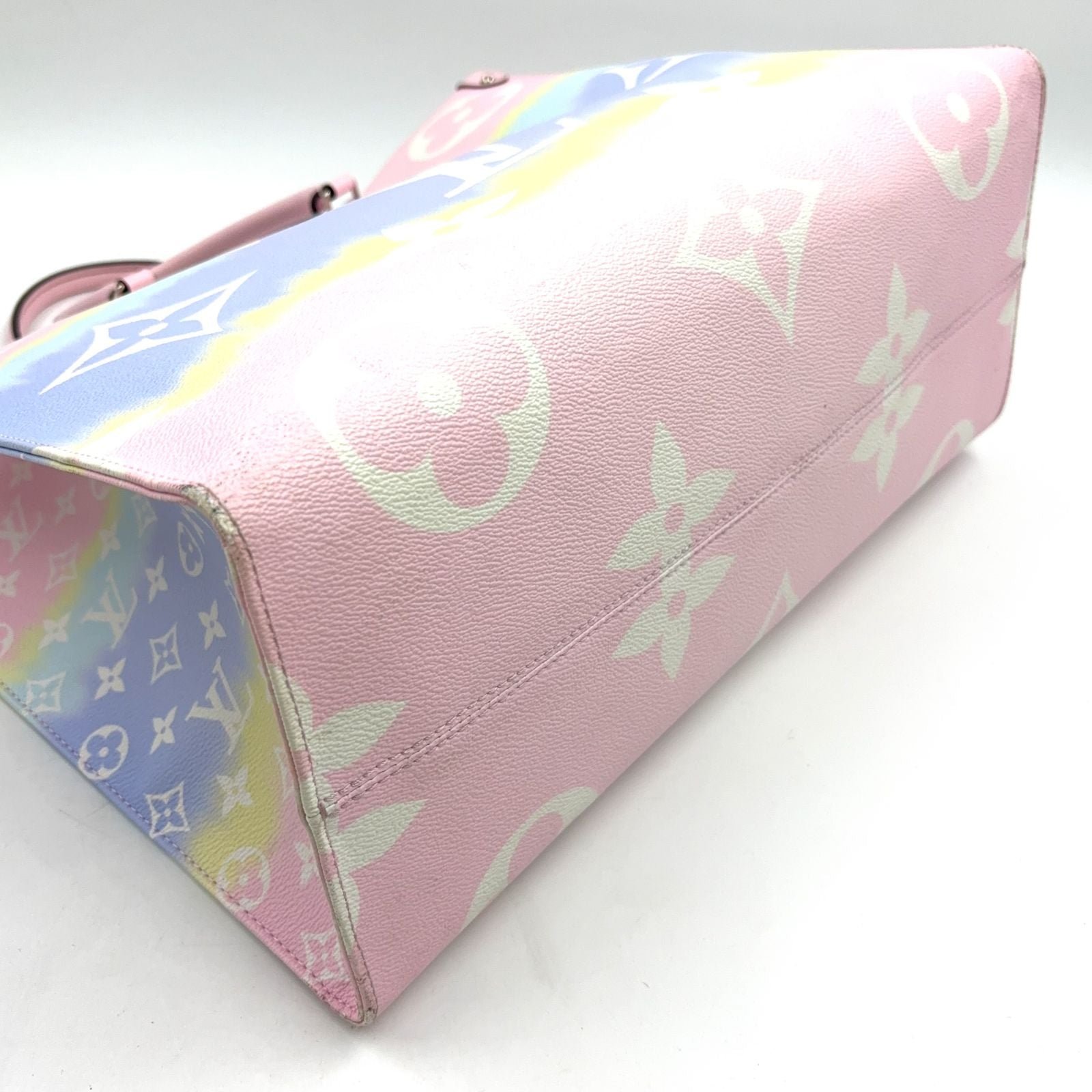 Louis Vuitton LV Escal On The Go GM Monogram Giant Leather Multicolor Light — view 5