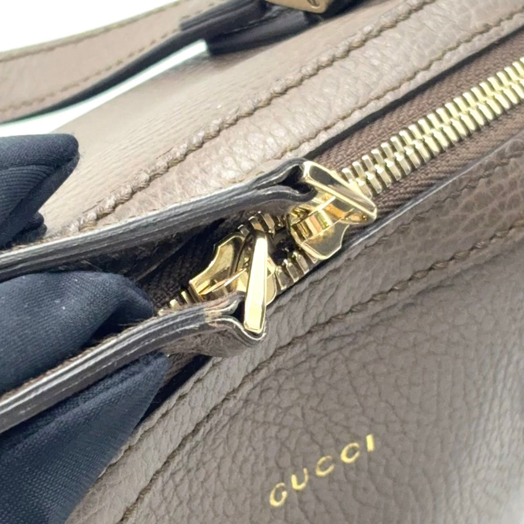 Gucci Dara Interlocking 2-Way Shoulder Leather Gray Handbag Silver — view 9