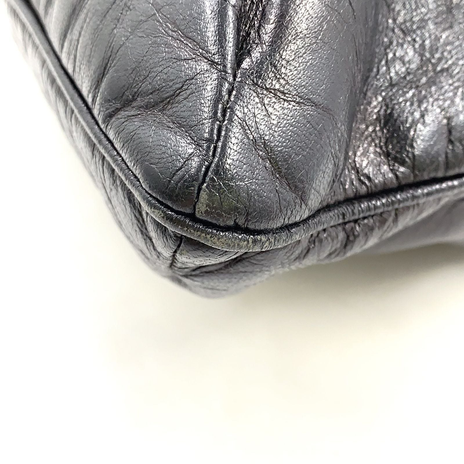 Fendi FF Logo Leather Black Shoulder Bag Gold — view 6