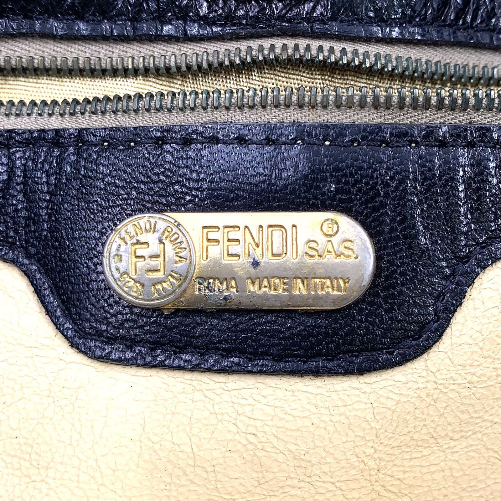 Fendi FF Logo Leather Black Shoulder Bag Gold — view 4