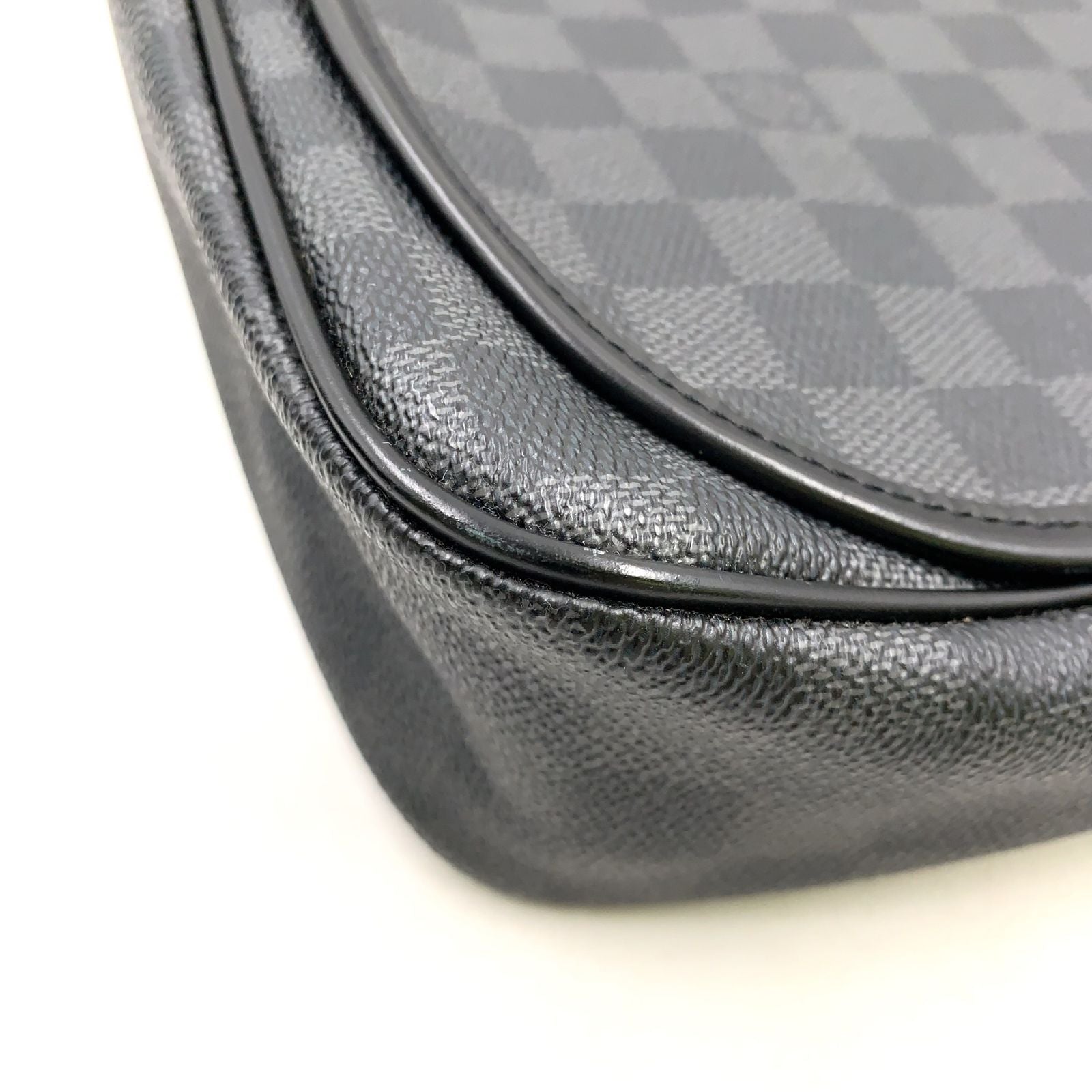 Louis Vuitton Daniel Damier Graphite Leather Black Shoulder Bag Silver — view 9