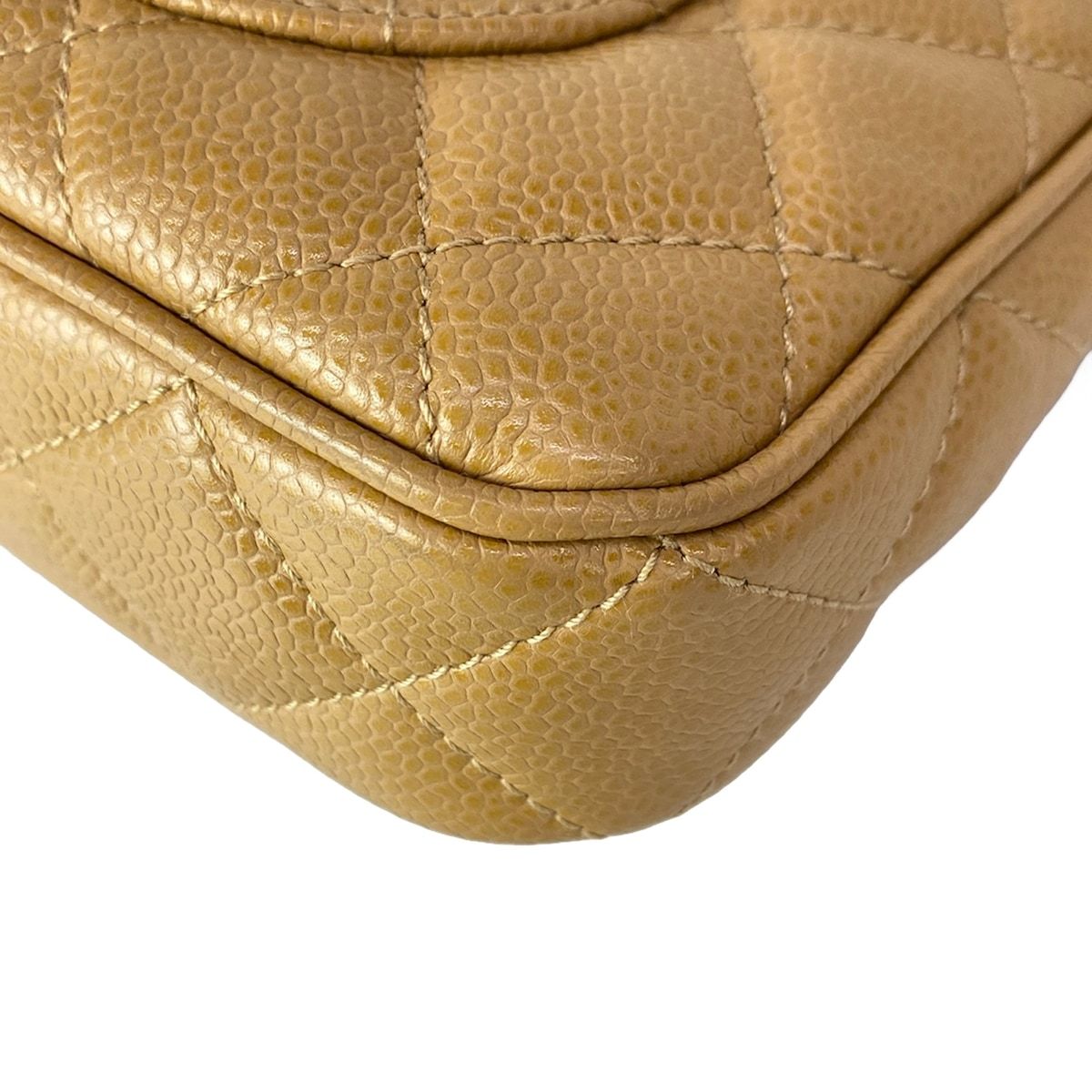 Chanel Shoulder Bag Quilted Beige Chain Gold — view 9