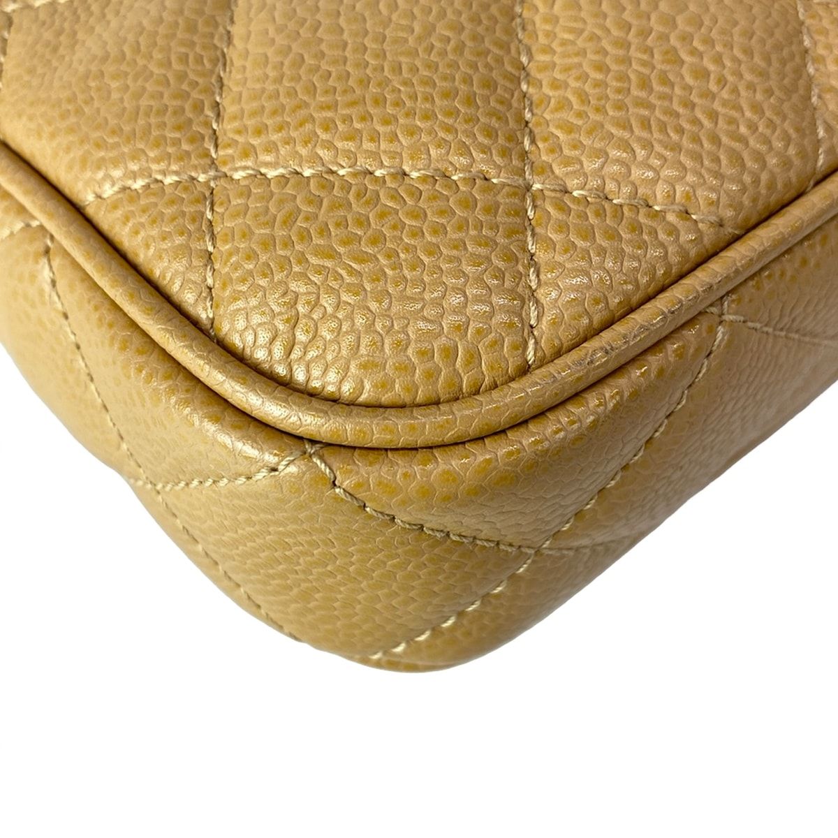 Chanel Shoulder Bag Quilted Beige Chain Gold — view 6