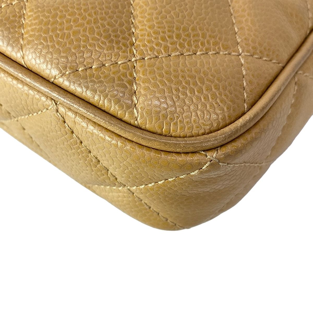 Chanel Shoulder Bag Quilted Beige Chain Gold — view 7