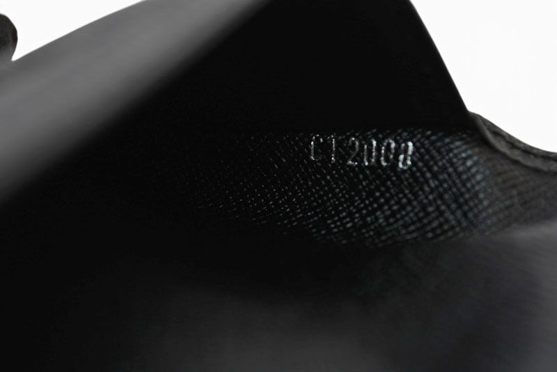 Louis Vuitton / Wallet — view 8