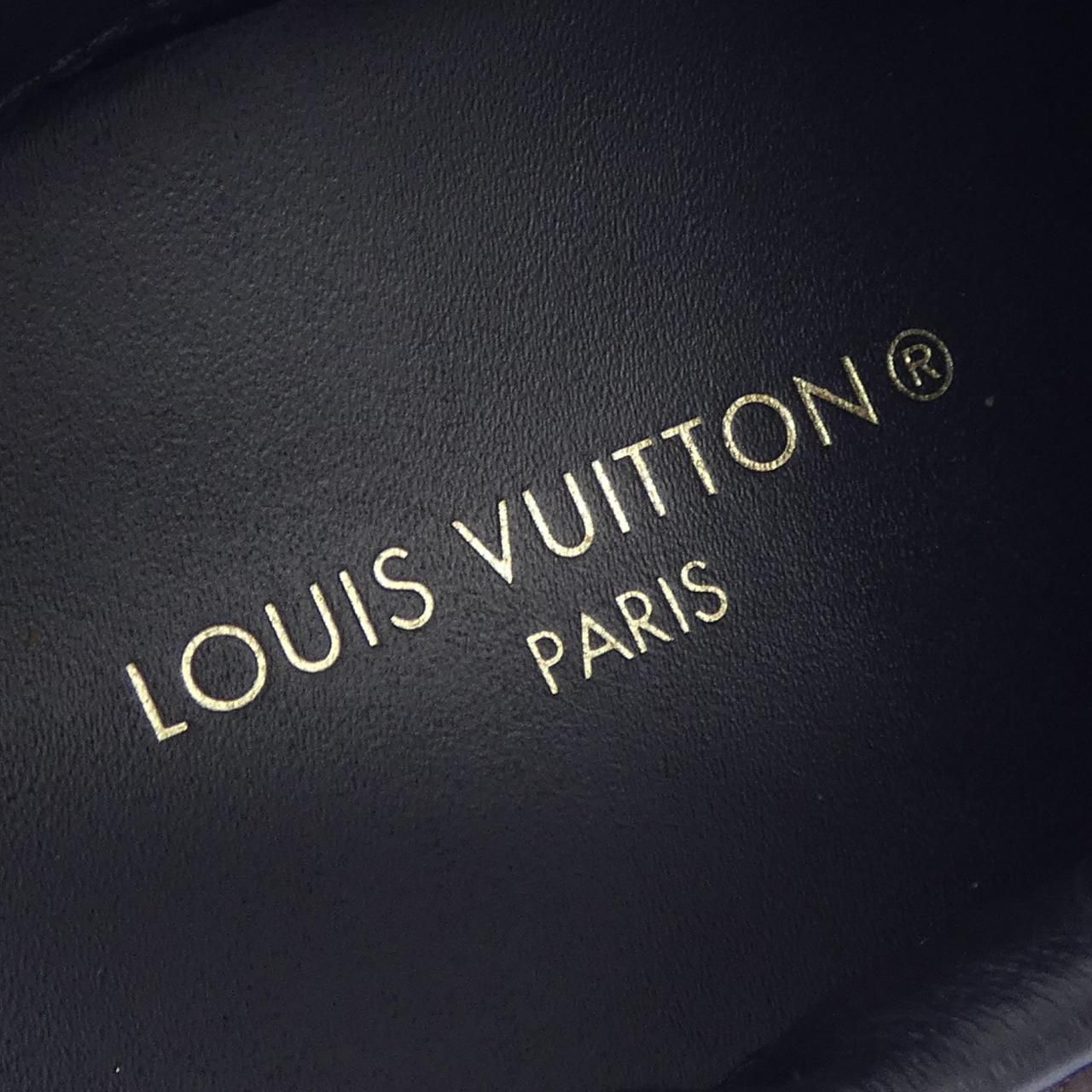 Louis Vuitton Run Away Line Sneakers — view 6