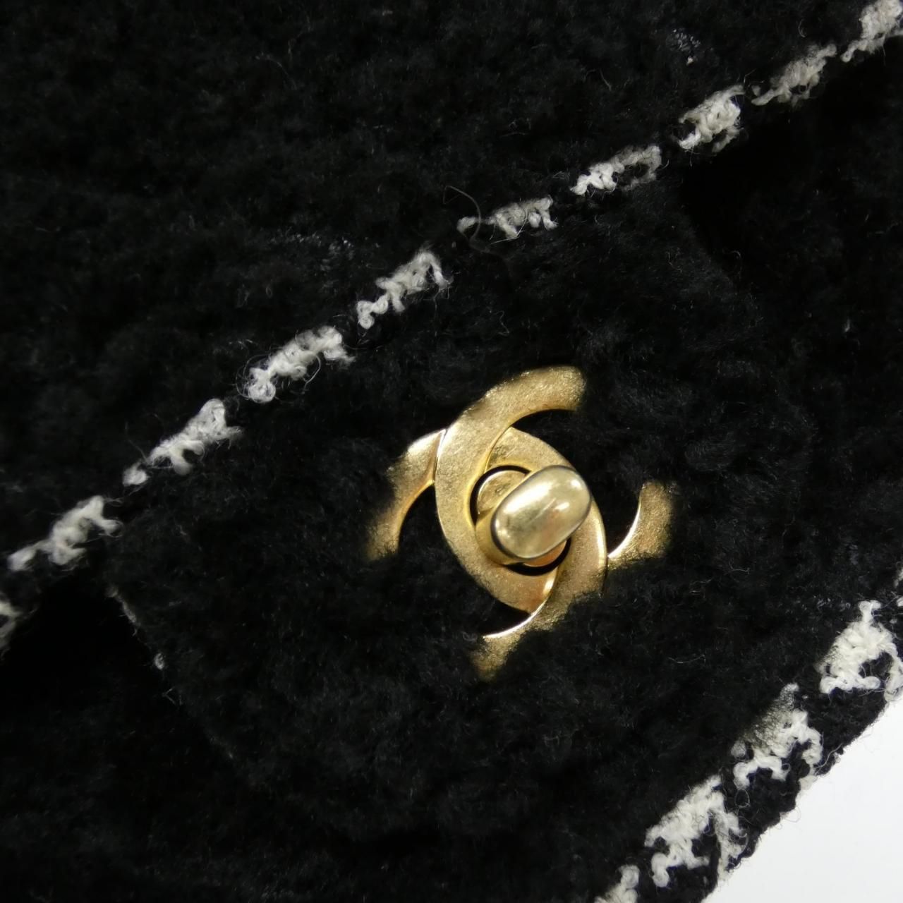 Chanel Shoulder Bag Black — view 4
