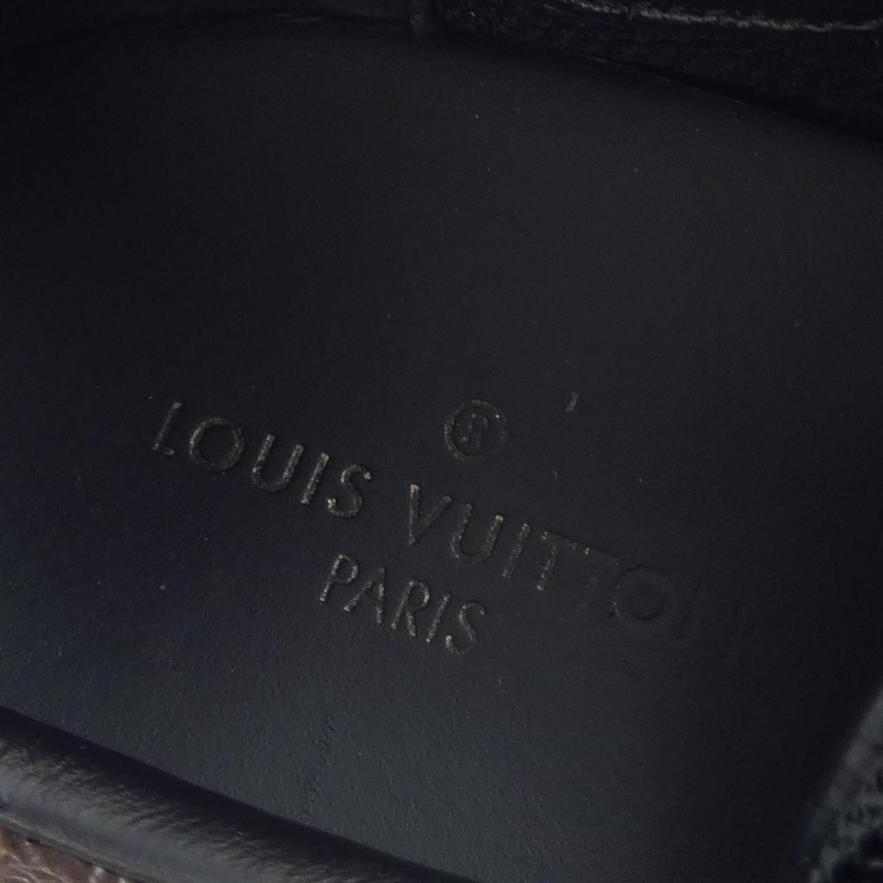 Louis Vuitton Run Away Line Sneakers — view 6