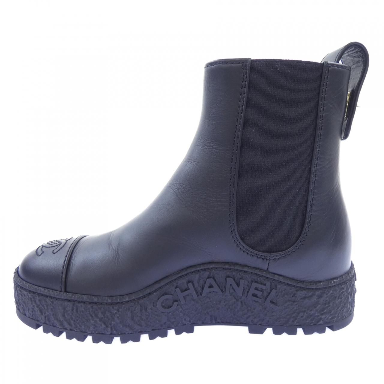 Chanel Ankle Boots Turnlock — view 2