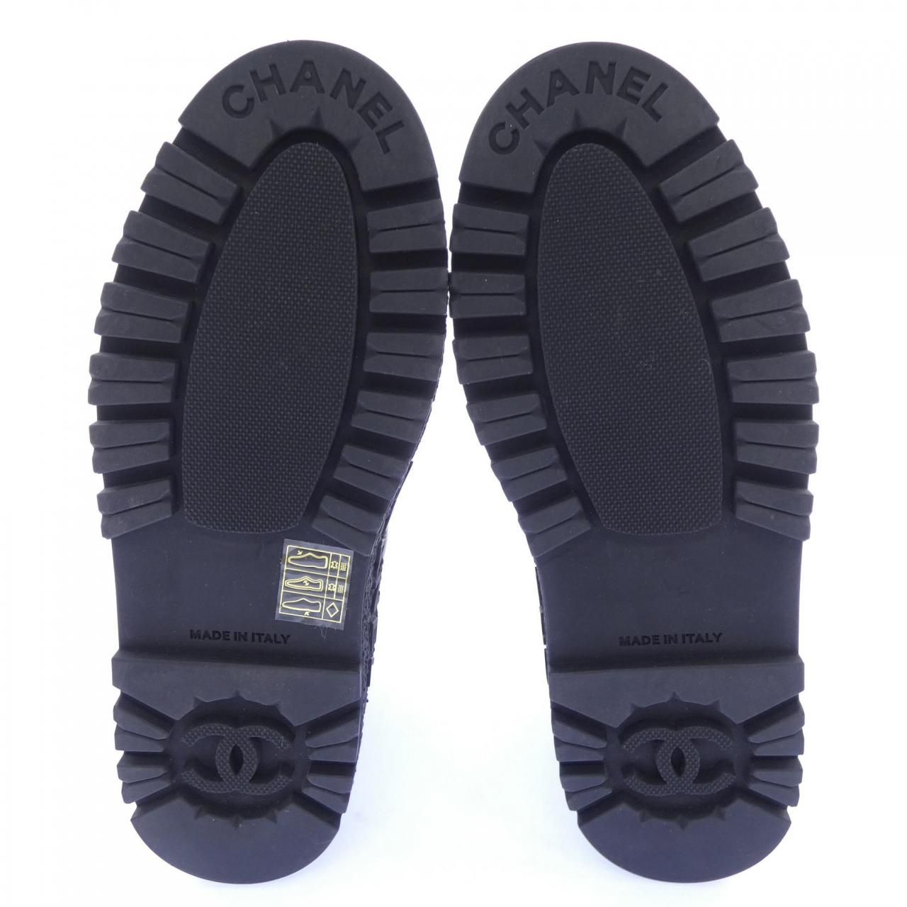 Chanel Ankle Boots Turnlock — view 4