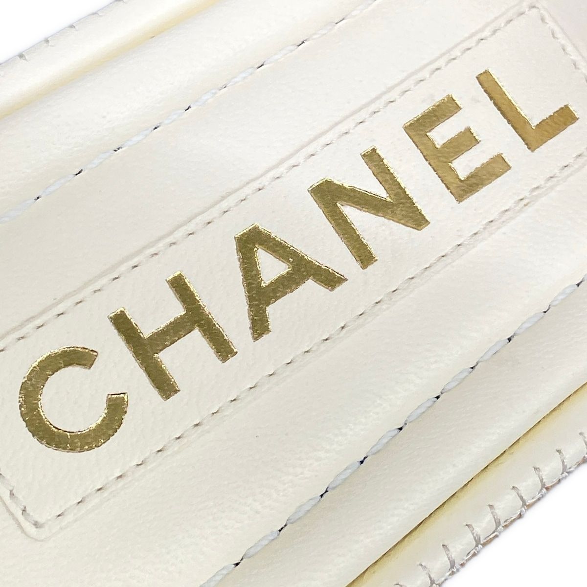 Chanel Mules 37 C CC Logo White Black Lambskin — view 9