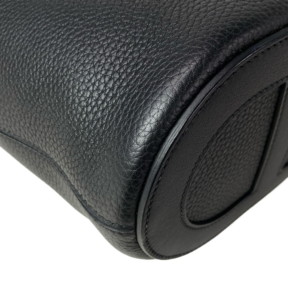 Hermes Handbag in the Loop 18 Black Gold — view 8
