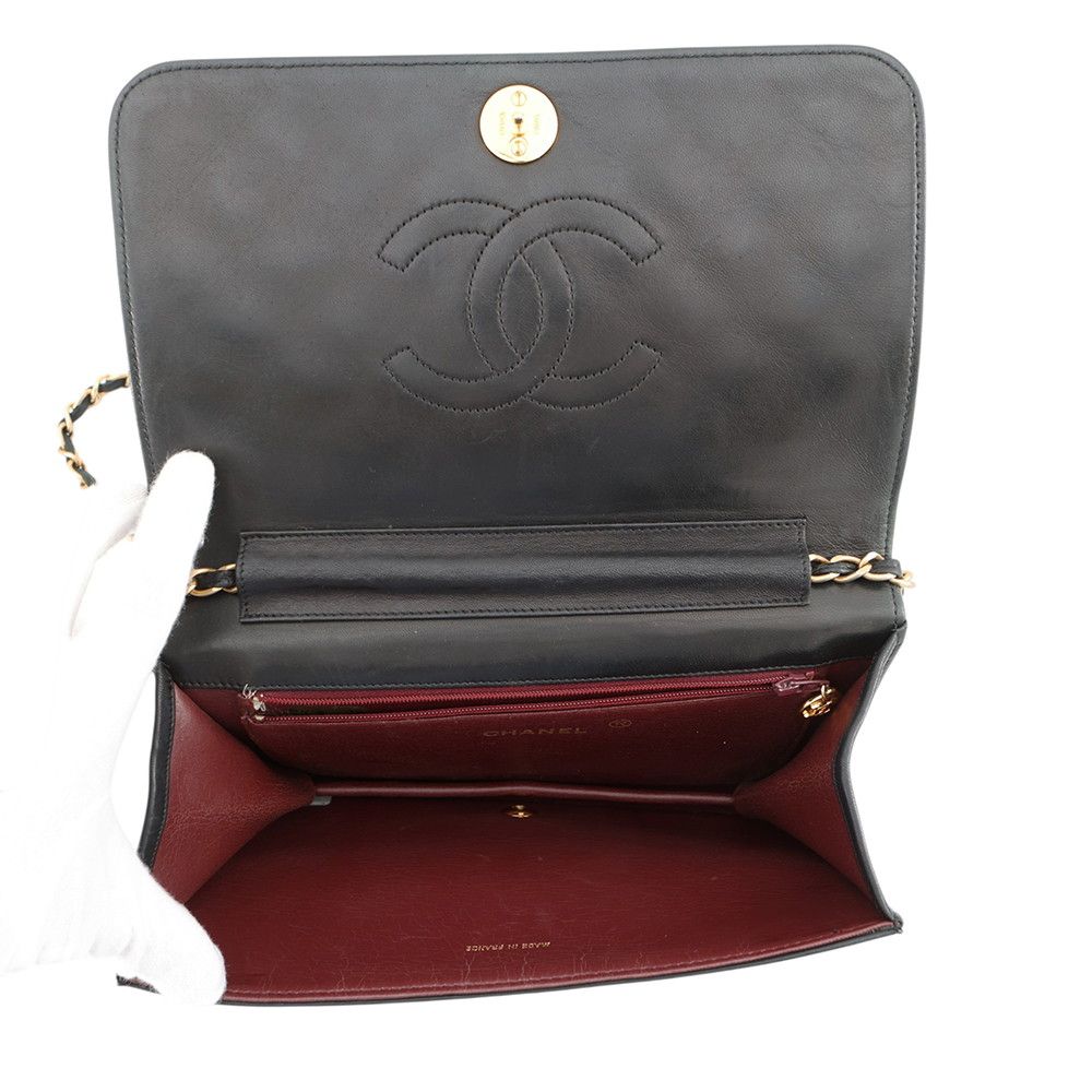 Chanel Chain Shoulder Bag Quilted CC Logo Lambskin Black — view 5