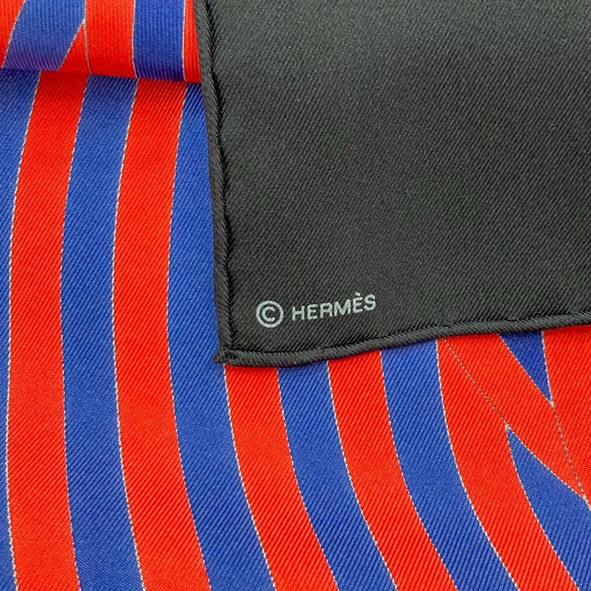 Hermes Scarf Carre 90 Black Blue Red Maillons de Joel Stein Maillon Geometric — view 2