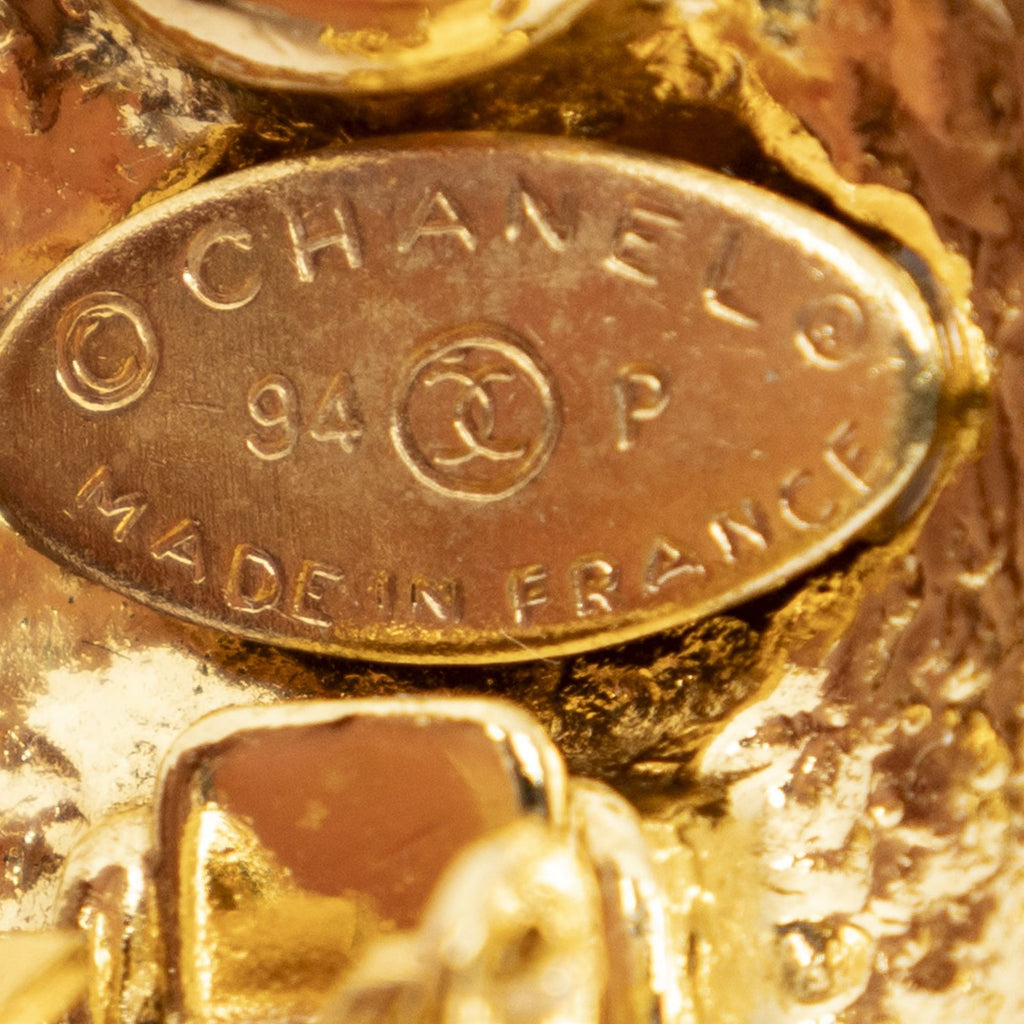 Chanel CC Shell Earring — view 3