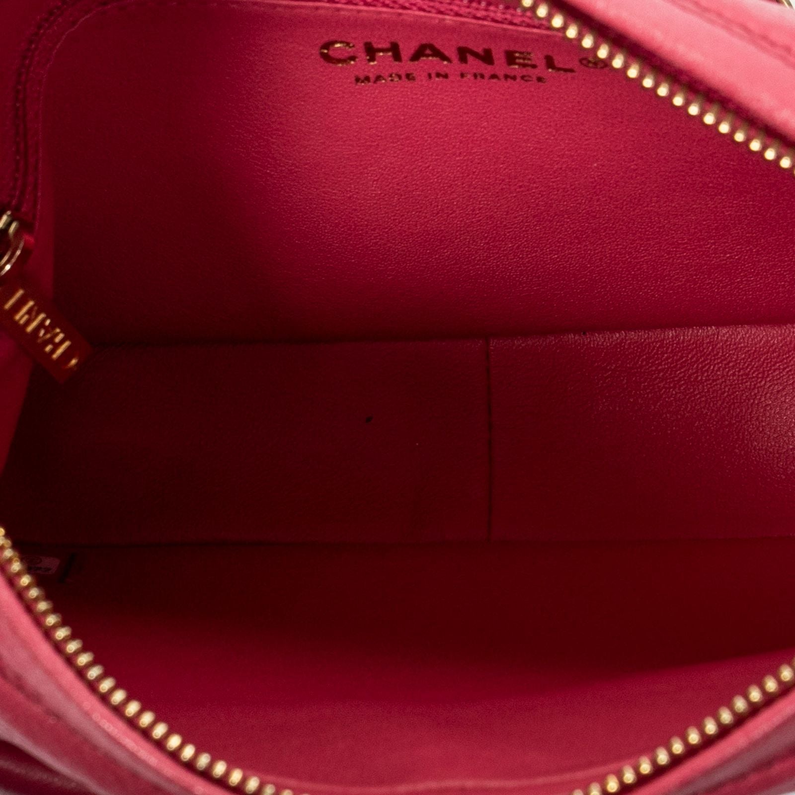 Chanel CC Logo Fringe Chain Shoulder Fuchsia Pink Quilted Lambskin Leather — view 9