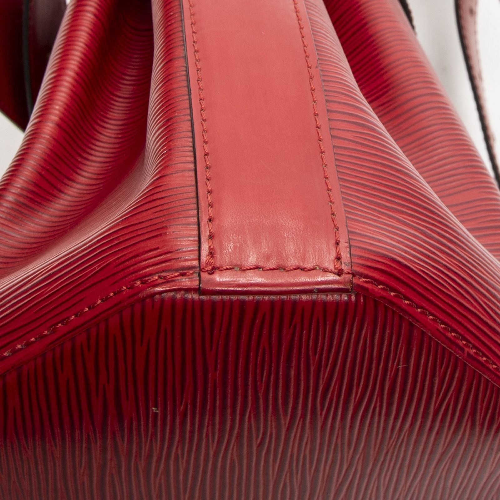 Louis Vuitton Sac Deportred Epi Messenger — view 7