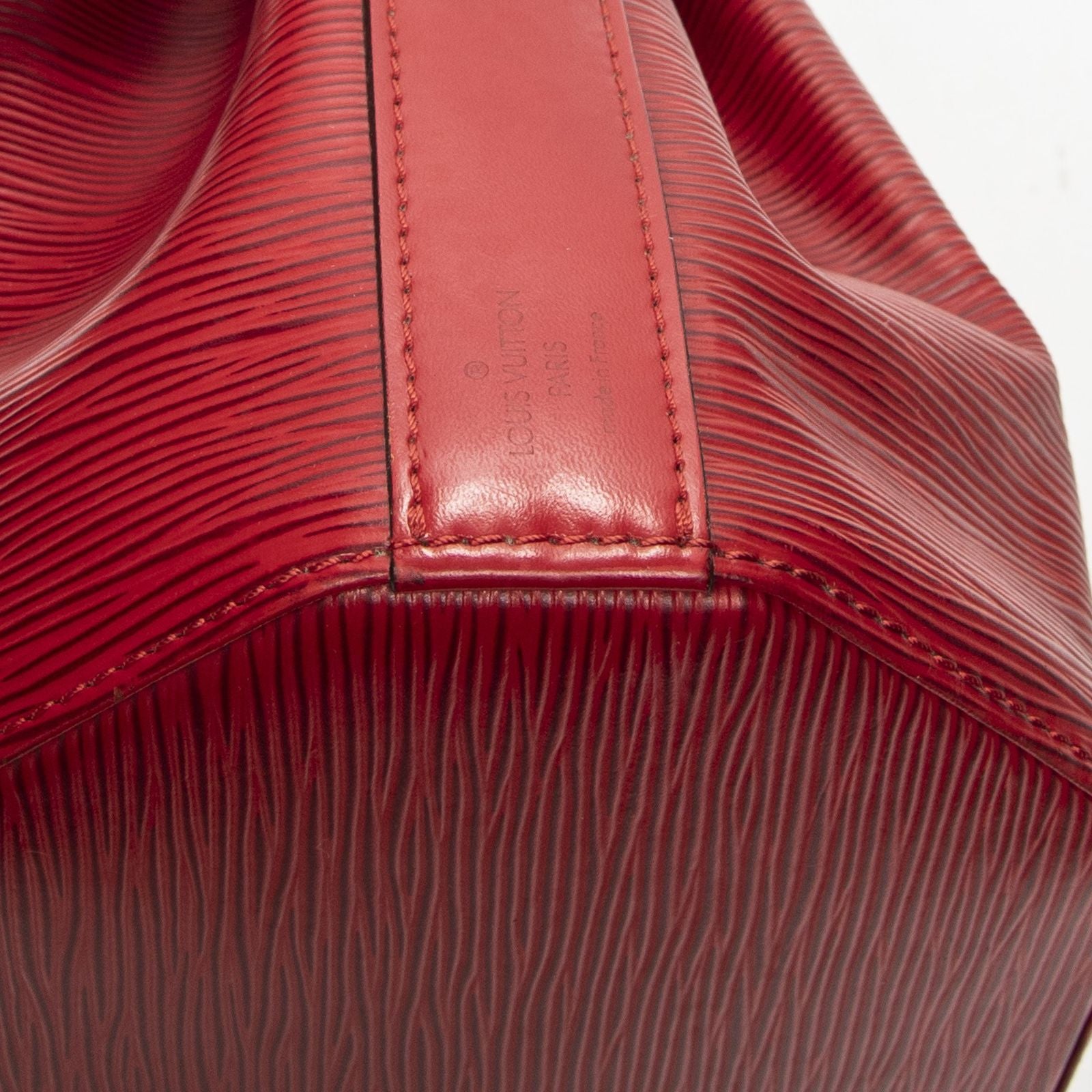 Louis Vuitton Sac Deportred Epi Messenger — view 8