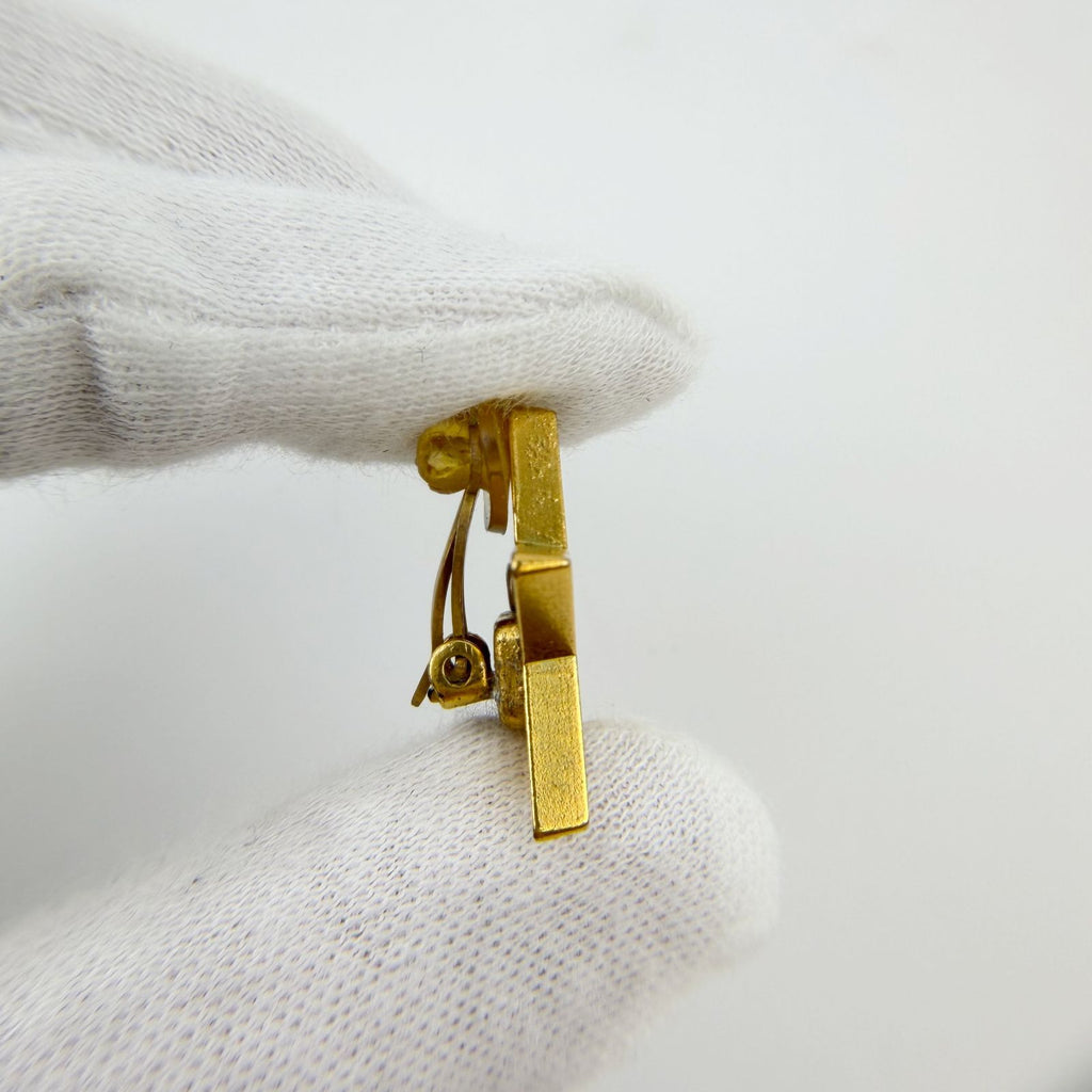 Chanel CC Logo Star Motif Single Earrings Plated Gold Vintage — view 3