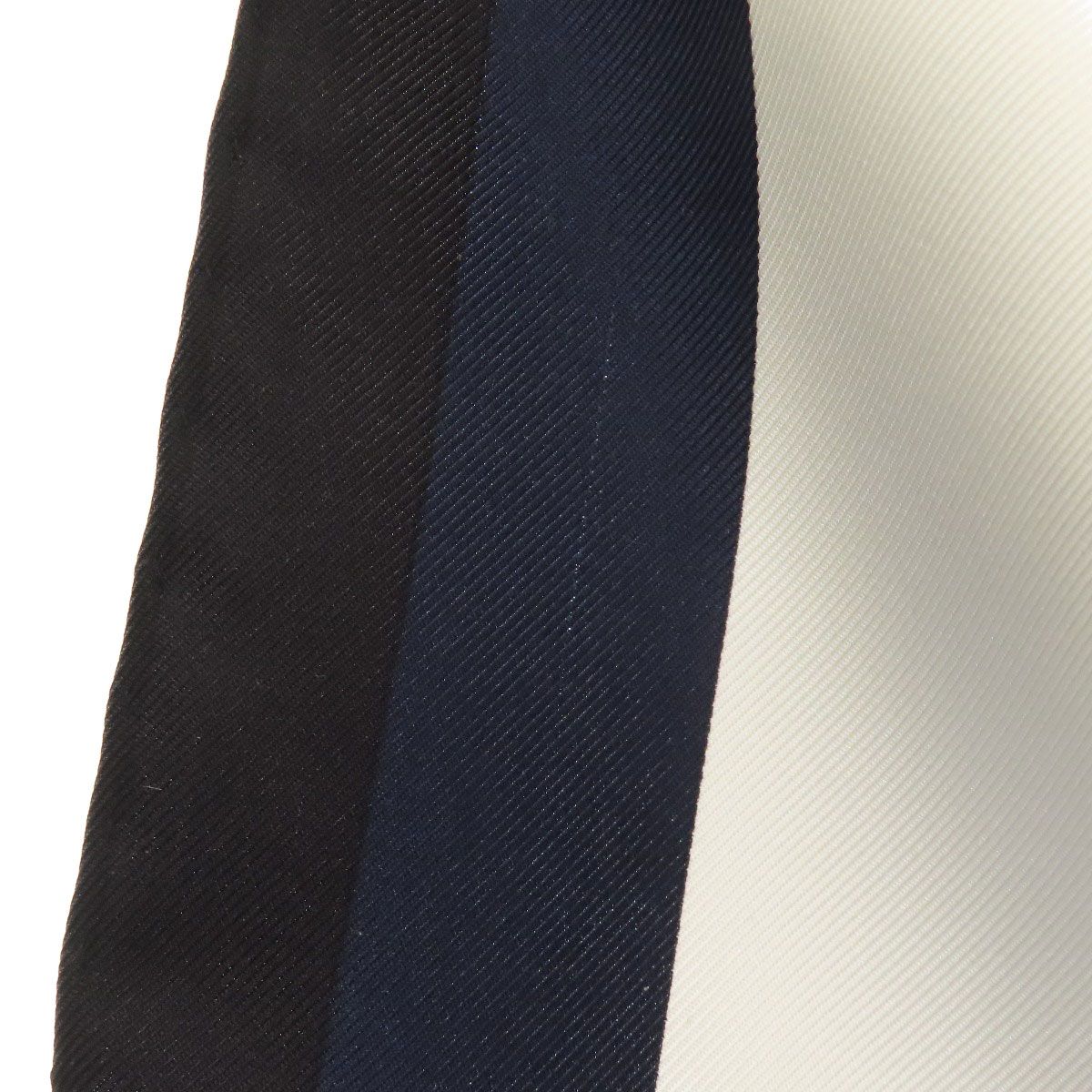 Louis Vuitton Carre Chain de Scarf Silk — view 8