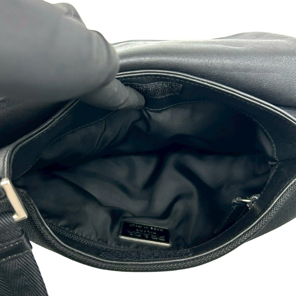 Prada Logo Leather Shoulder Bag Crossbody Pochette Black — view 9
