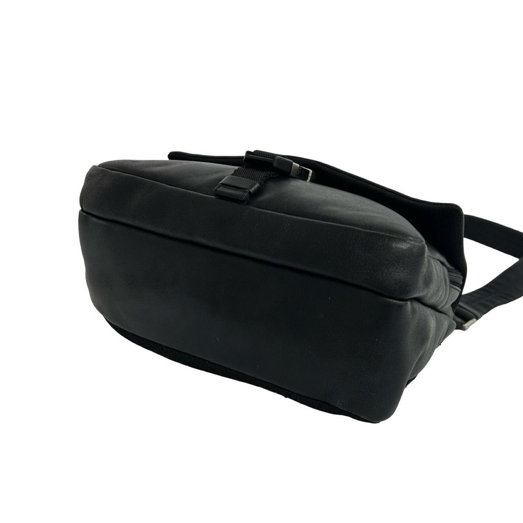 Prada Logo Leather Shoulder Bag Crossbody Pochette Black — view 8