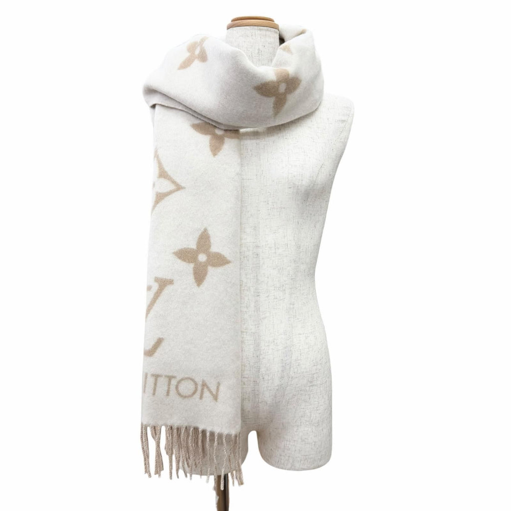 Louis Vuitton Scarf Reykjavik Cashmere Monogram Giant Pattern Shawl Beige — view 4